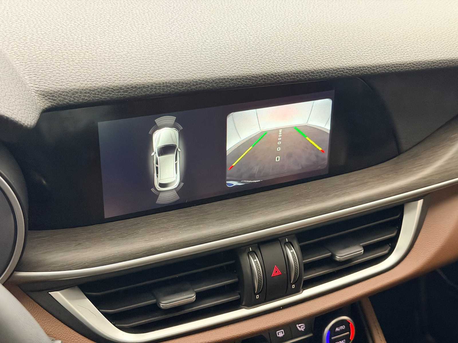 Thumbnail: 2018 Alfa Romeo Stelvio - 30