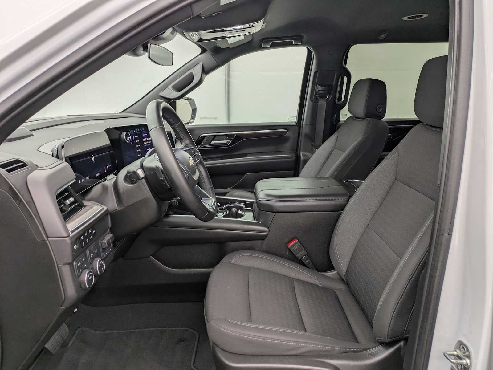 Thumbnail: 2025 Chevrolet Suburban - 15