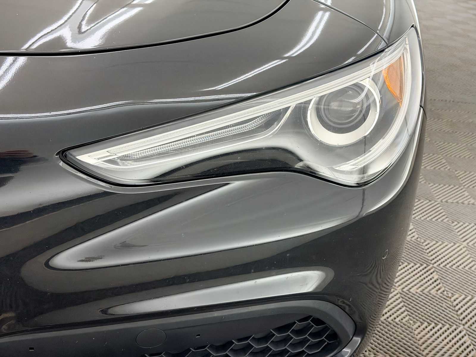 Thumbnail: 2018 Alfa Romeo Stelvio - 10