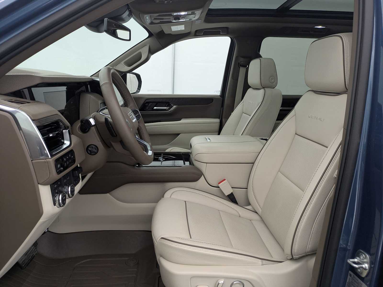 Thumbnail: 2025 GMC Yukon XL - 17