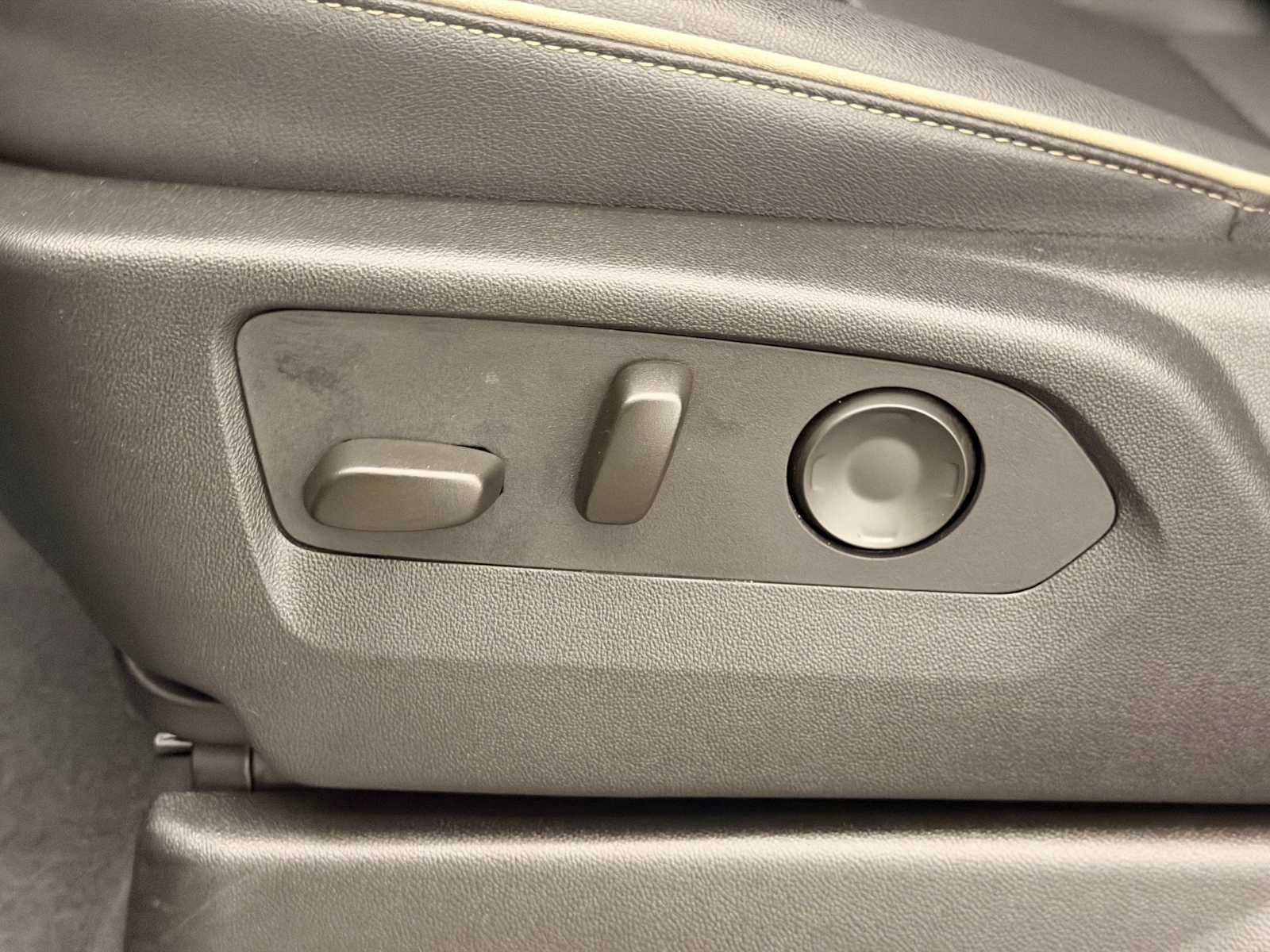 Thumbnail: 2023 GMC Yukon XL - 18