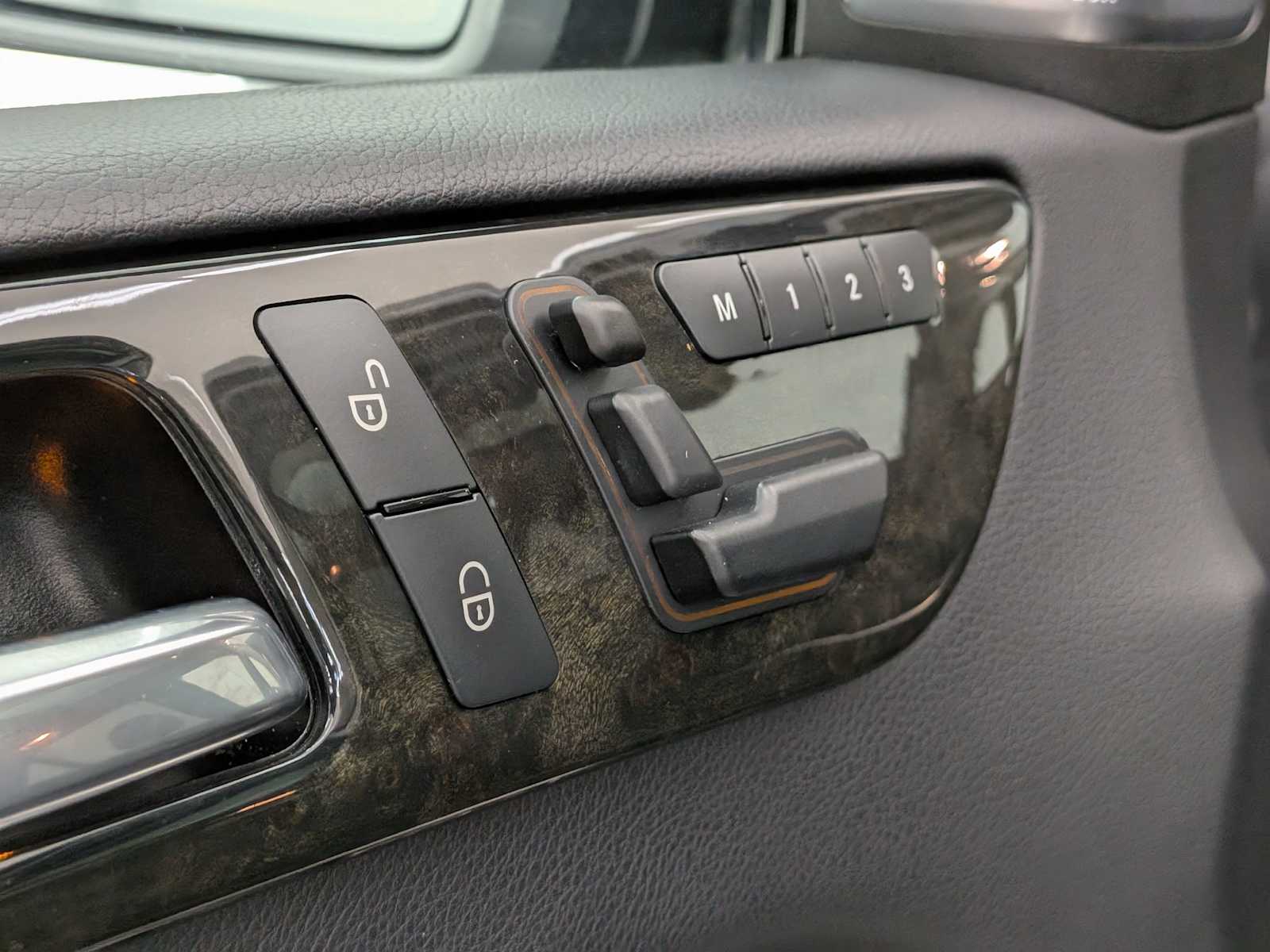 Thumbnail: 2015 Mercedes-Benz M-Class - 18