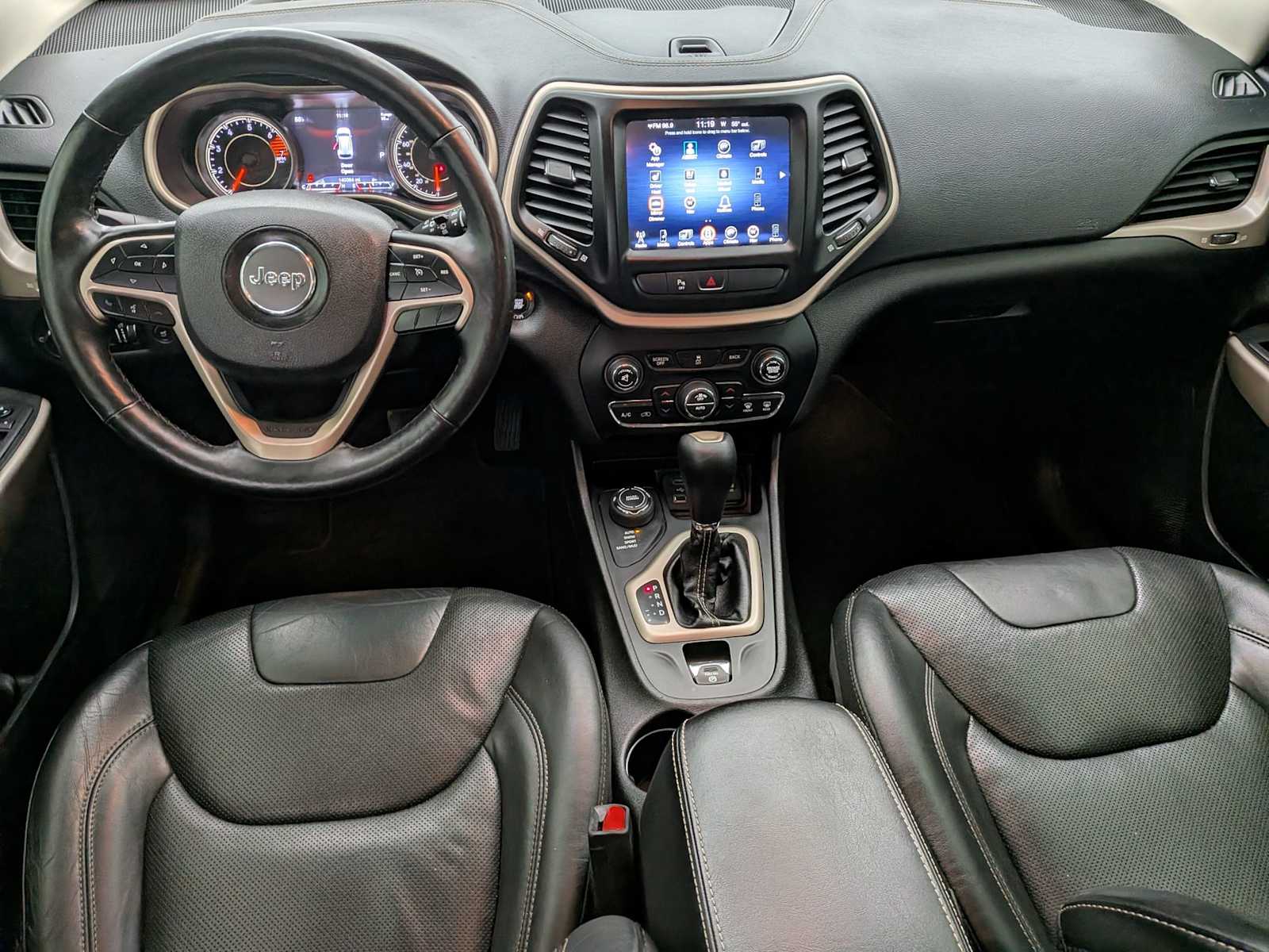 Thumbnail: 2018 Jeep Cherokee - 16