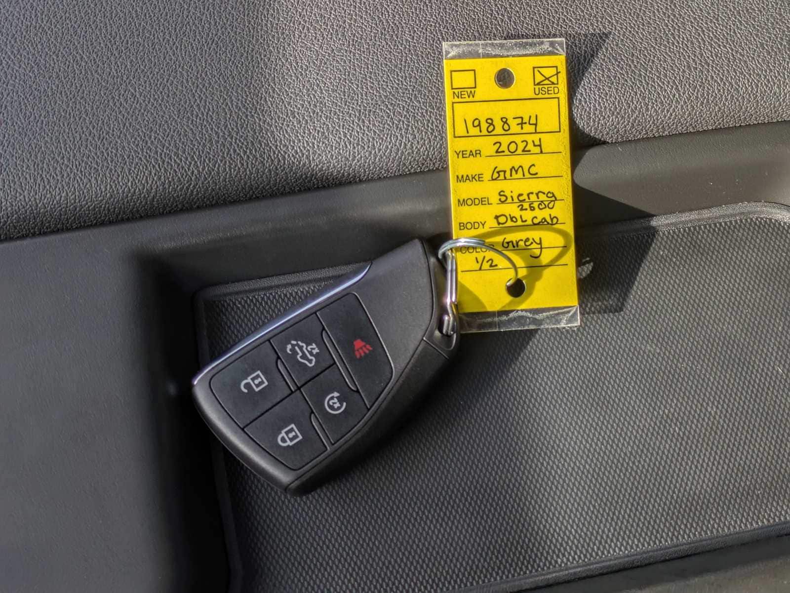 Thumbnail: 2024 GMC Sierra 2500 - 33