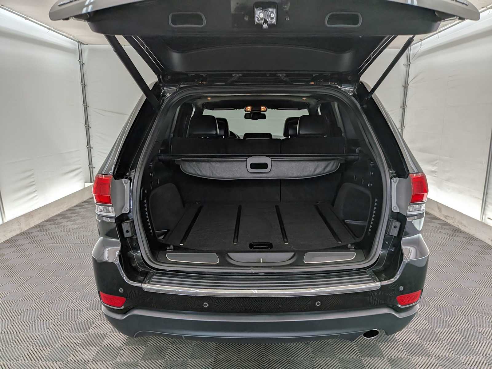 Thumbnail: 2016 Jeep Grand Cherokee - 35