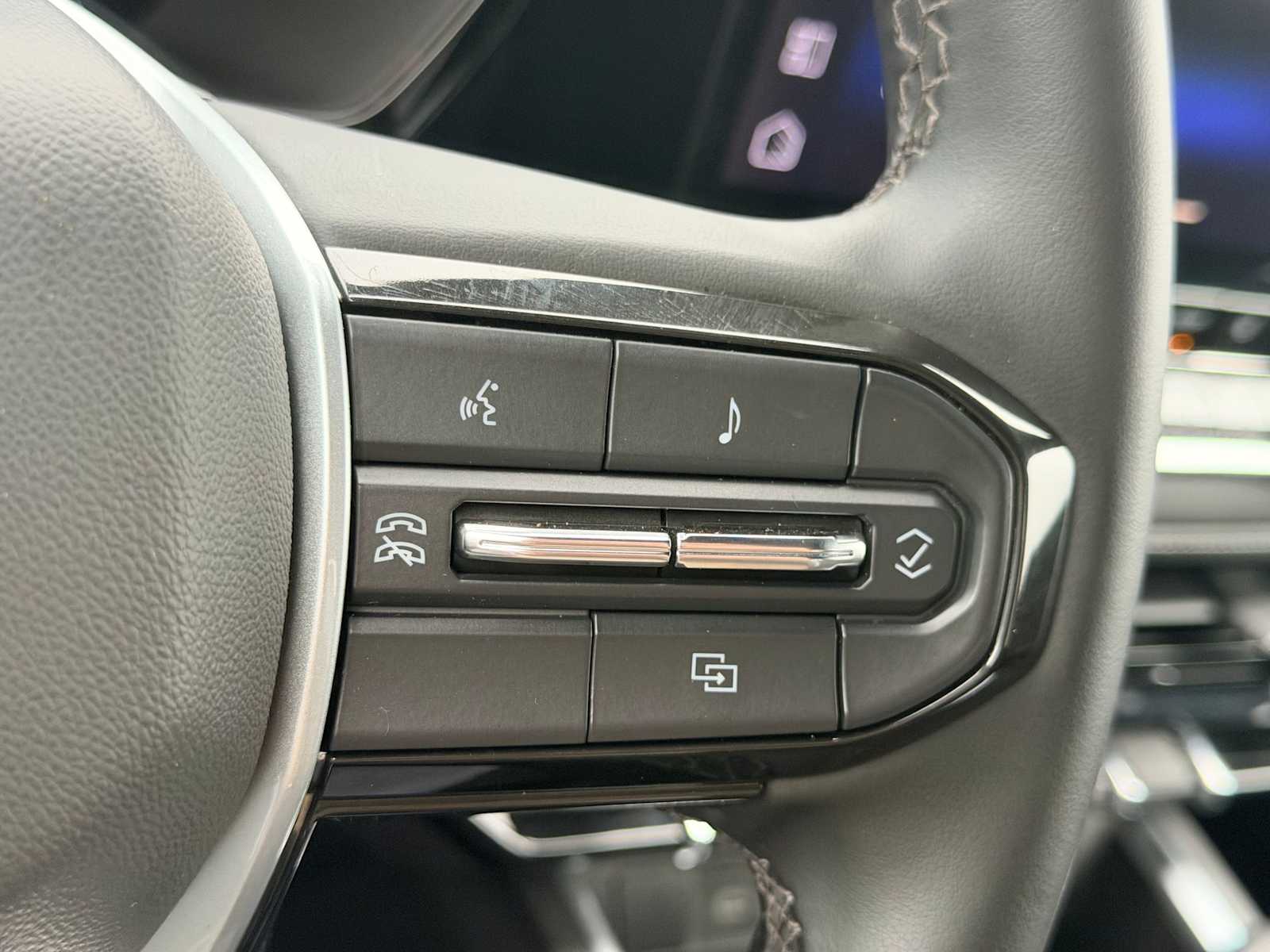 Thumbnail: 2024 Chevrolet Colorado - 25