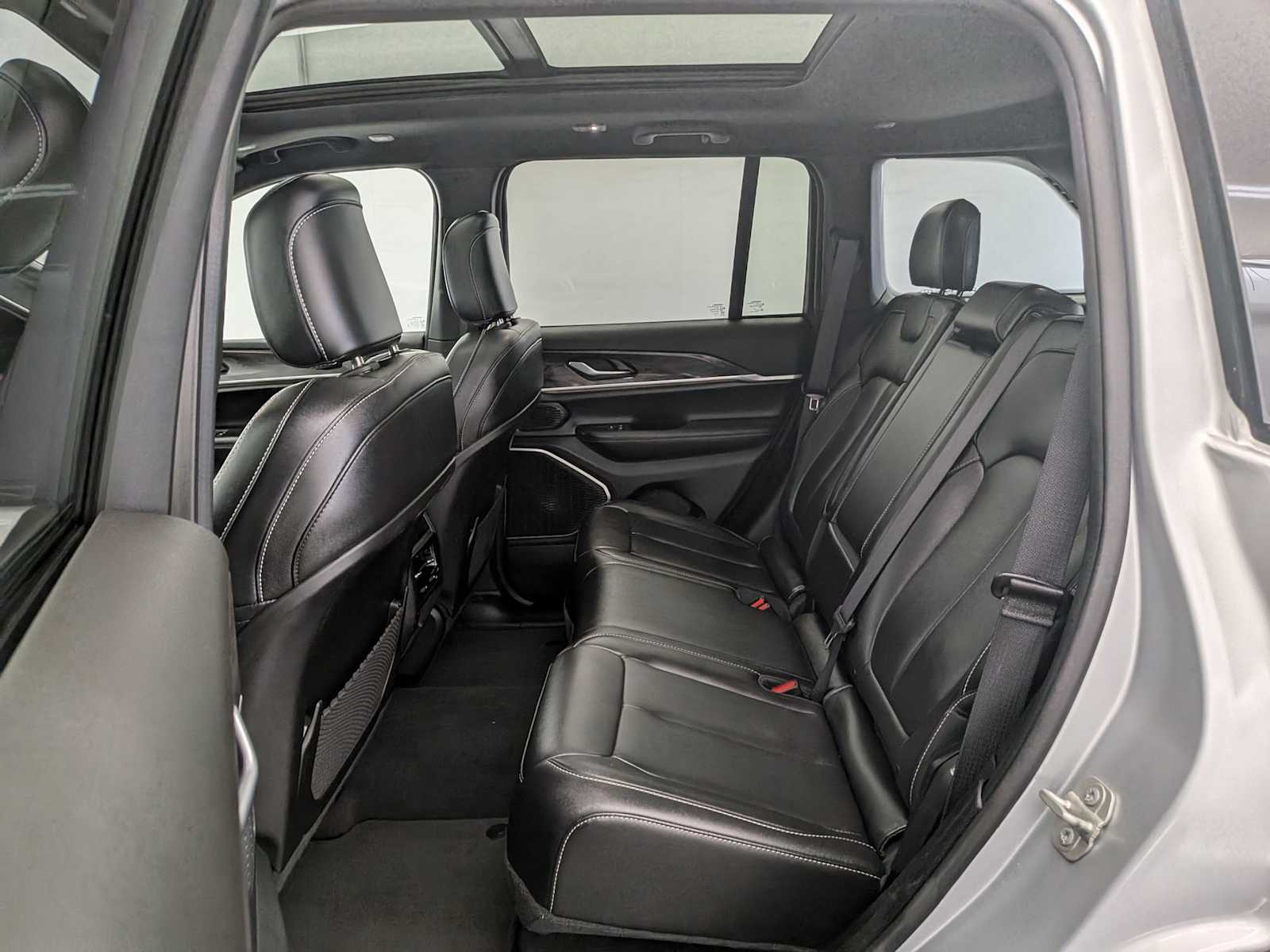 Thumbnail: 2024 Jeep Grand Cherokee - 23