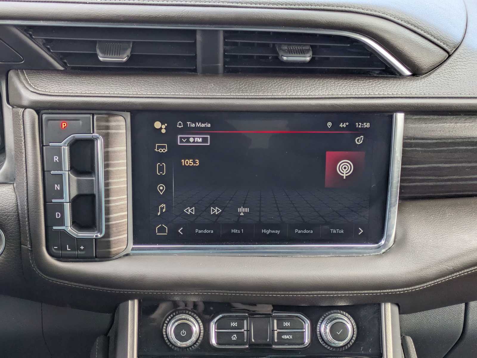 Thumbnail: 2023 GMC Yukon XL - 28