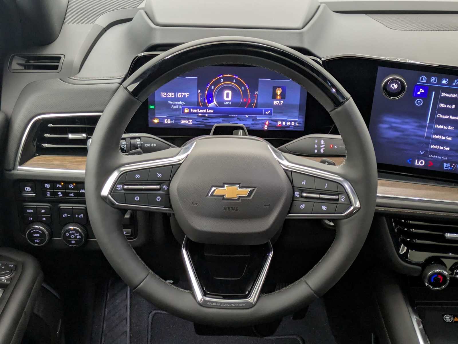 2025 Chevrolet Suburban High Country 24