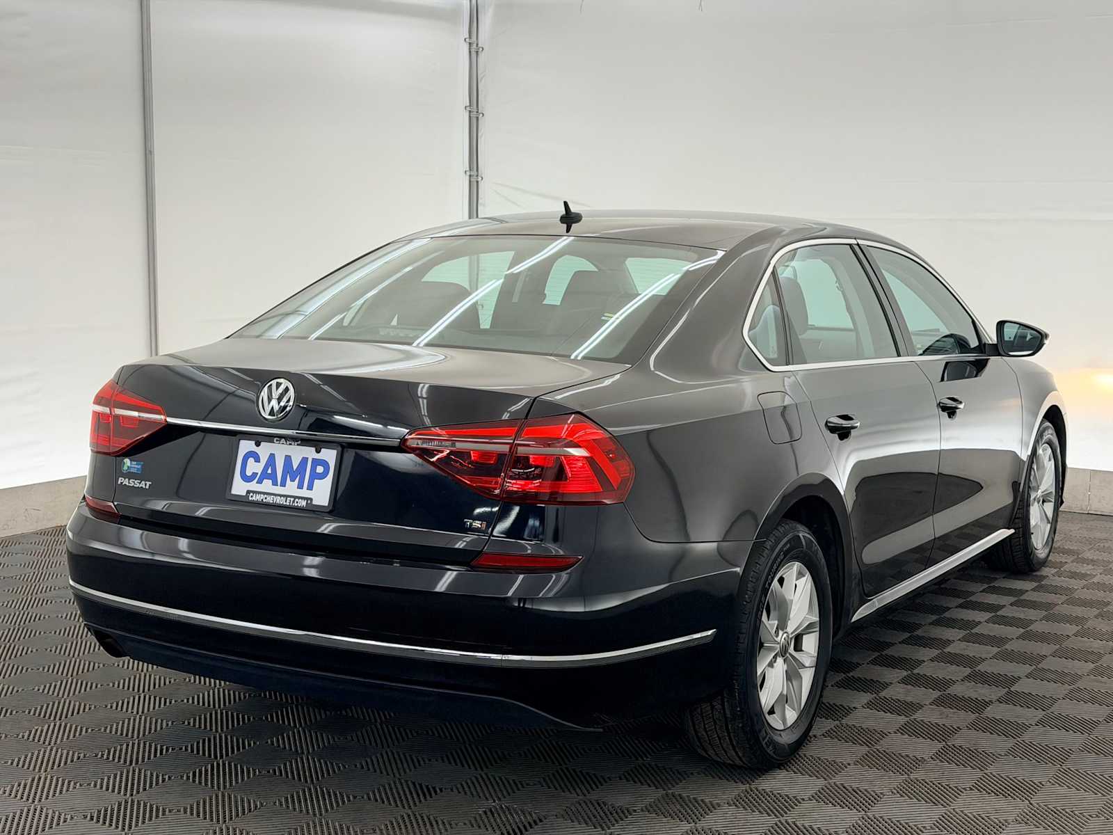 Thumbnail: 2017 Volkswagen Passat - 6