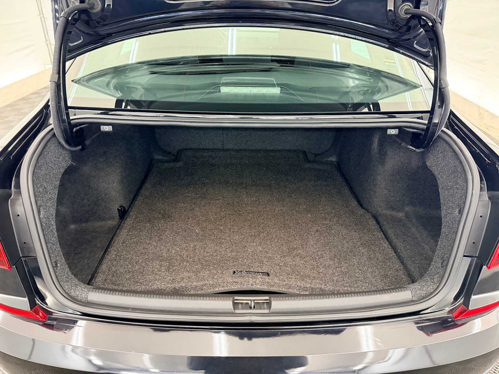 Thumbnail: 2017 Volkswagen Passat - 32