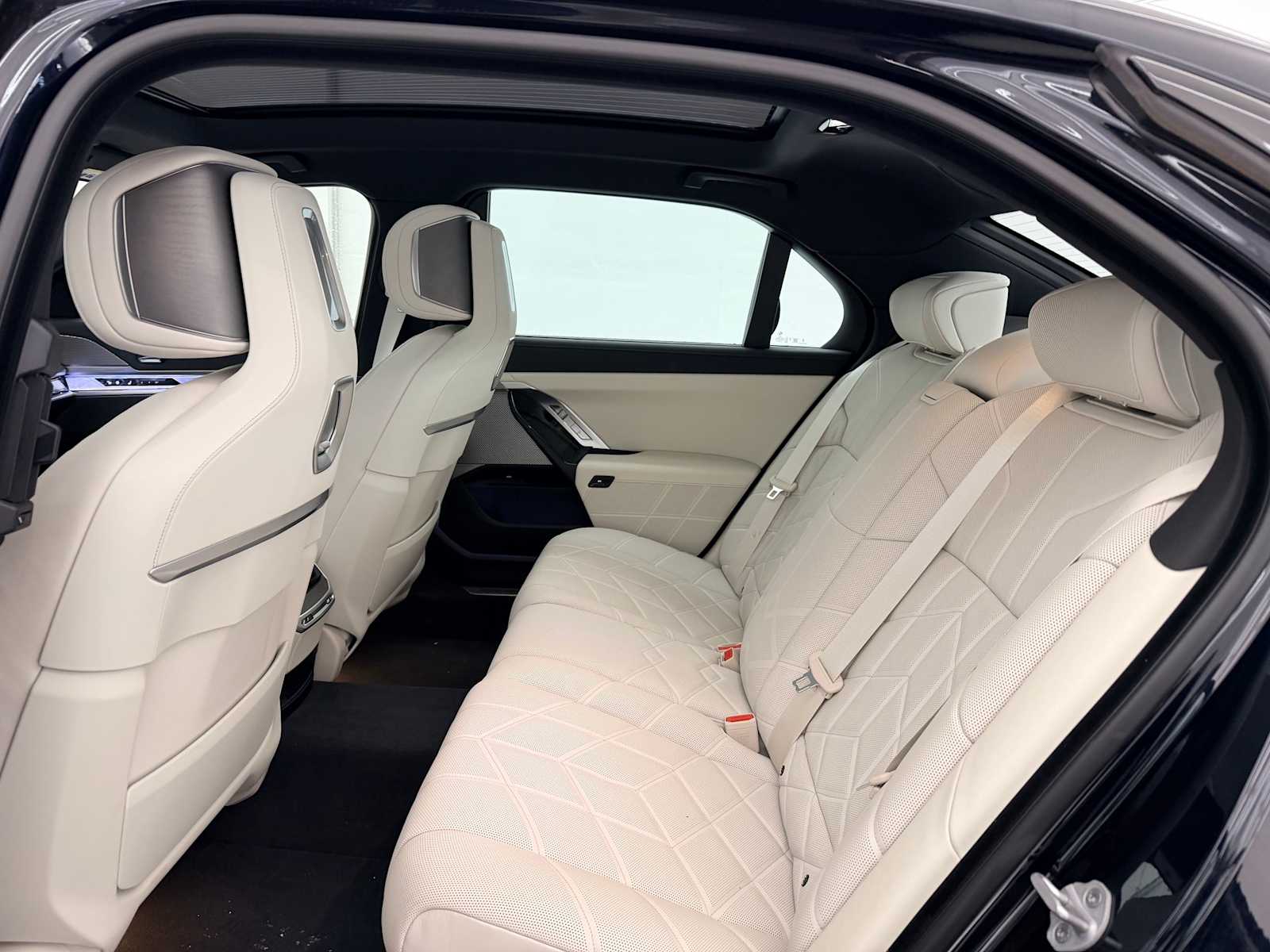 Thumbnail: 2024 BMW i7 - 20