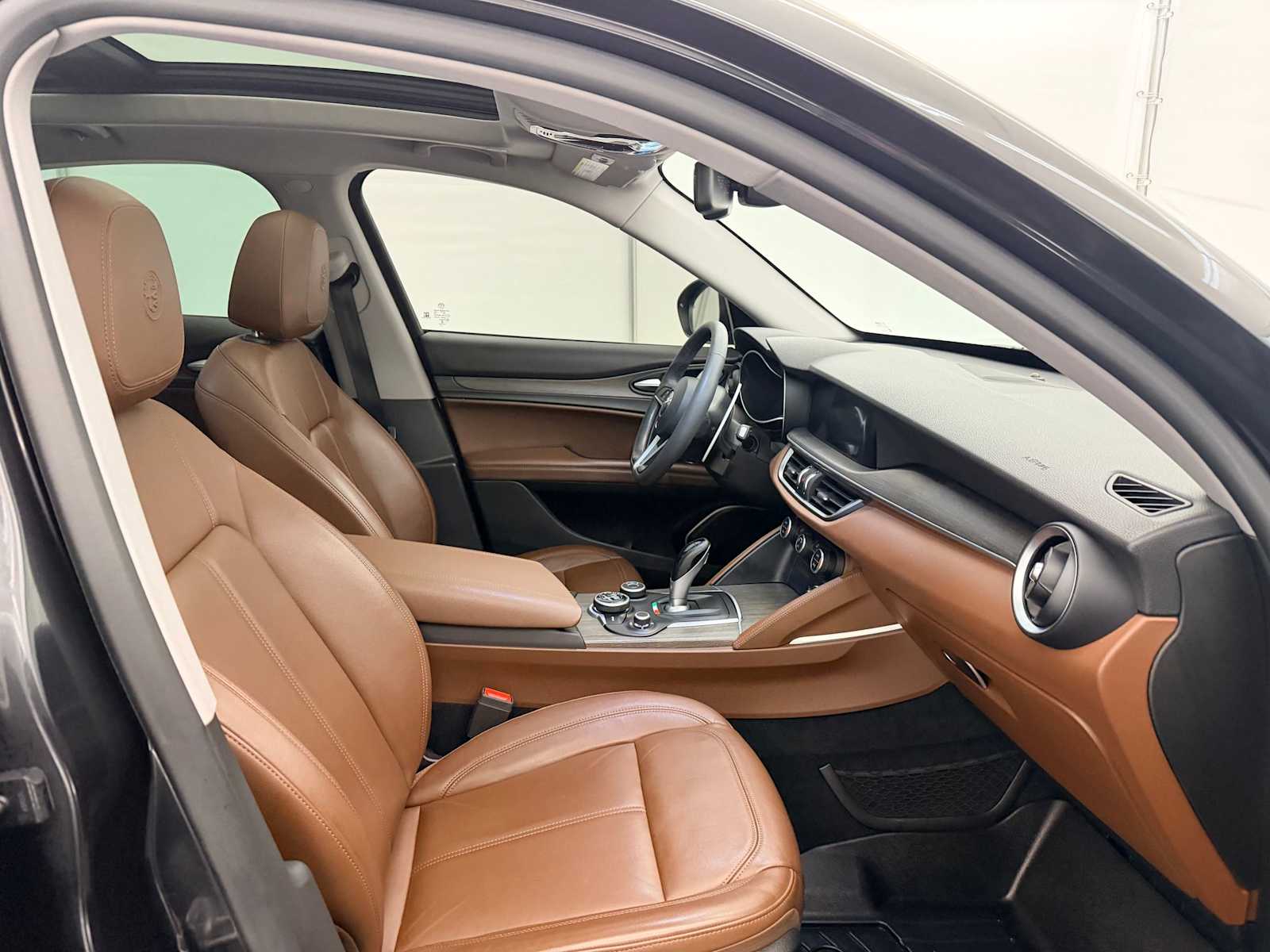 Thumbnail: 2018 Alfa Romeo Stelvio - 23