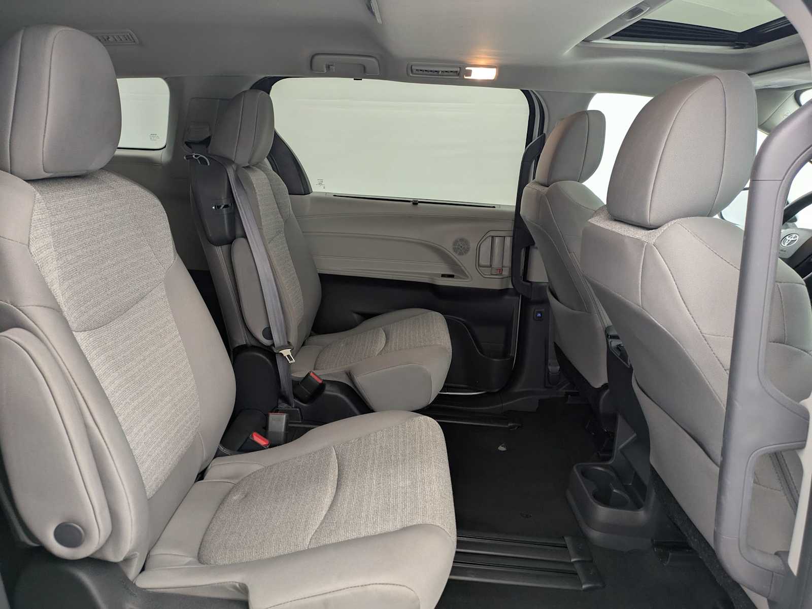 Thumbnail: 2024 Toyota Sienna - 21