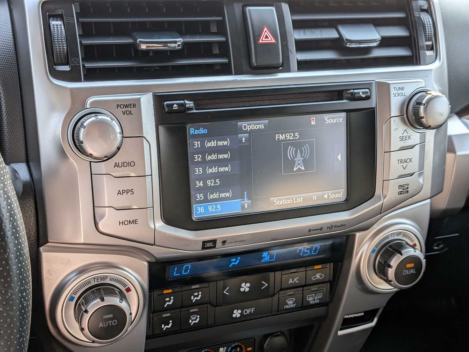 Thumbnail: 2016 Toyota 4Runner - 30