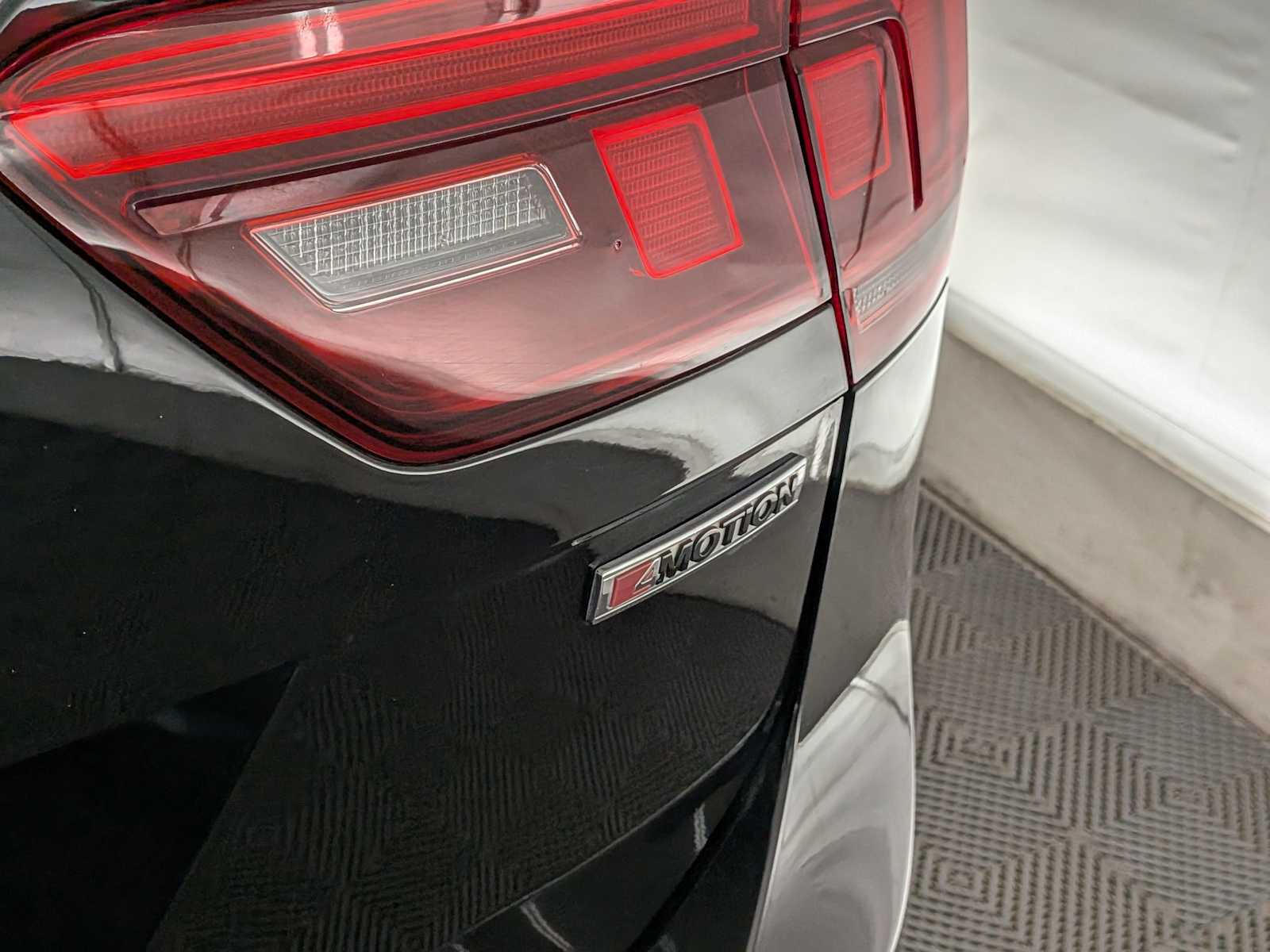 Thumbnail: 2020 Volkswagen Tiguan - 13