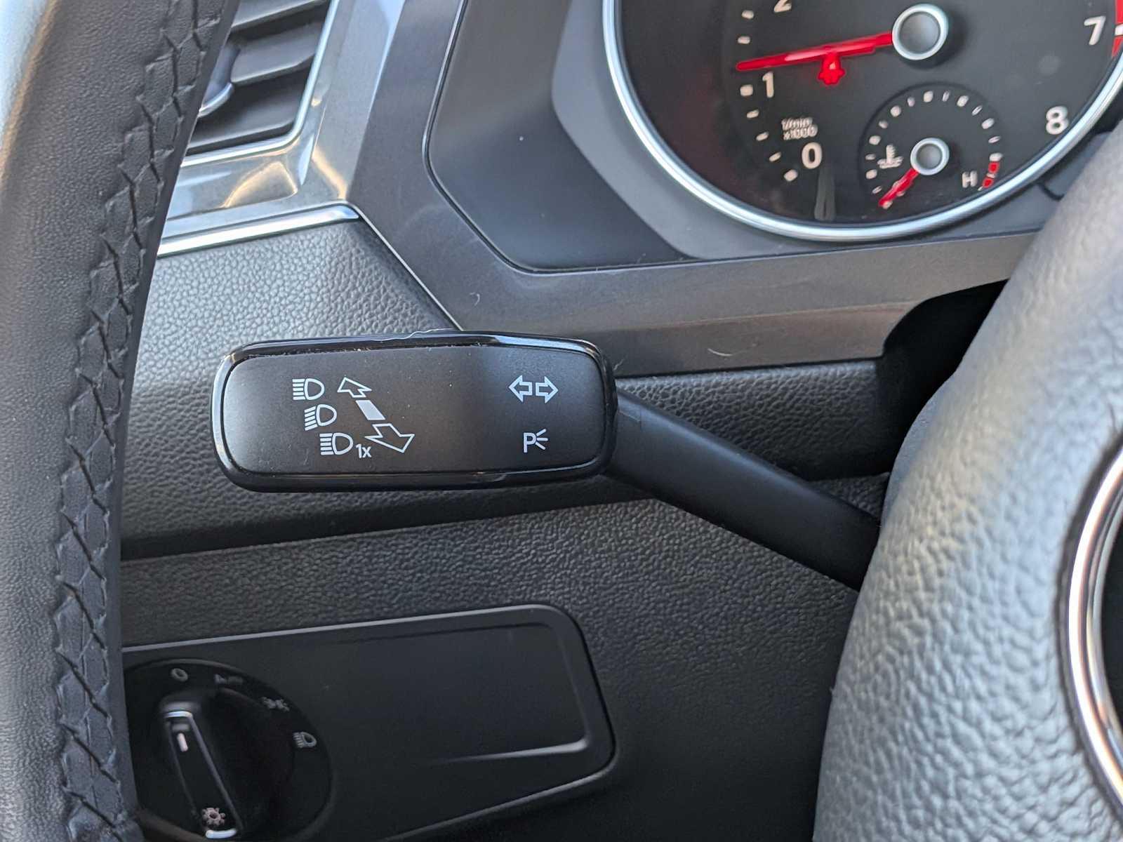 Thumbnail: 2020 Volkswagen Tiguan - 28