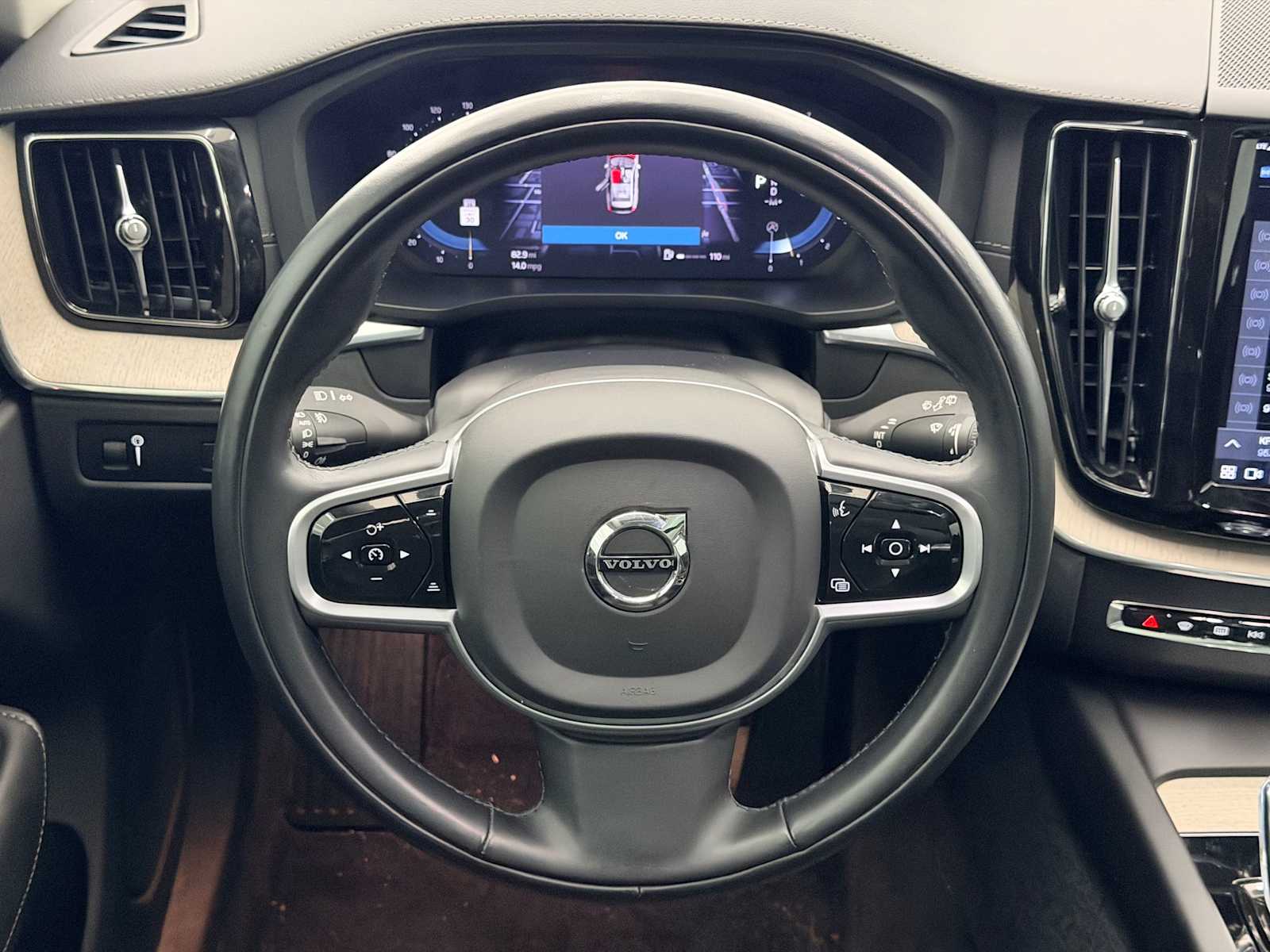 Thumbnail: 2022 Volvo XC60 - 24