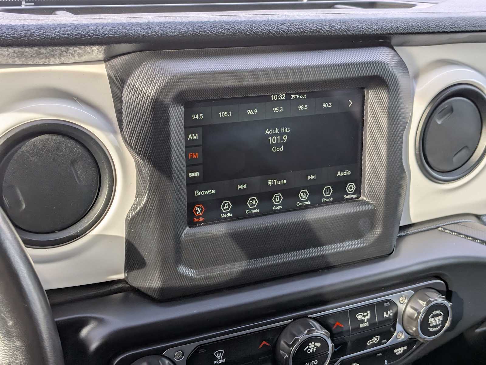 Thumbnail: 2021 Jeep Wrangler - 30