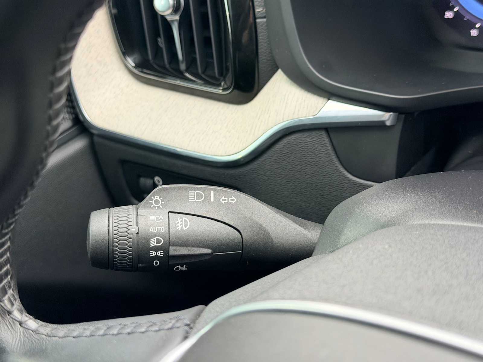 Thumbnail: 2022 Volvo XC60 - 28