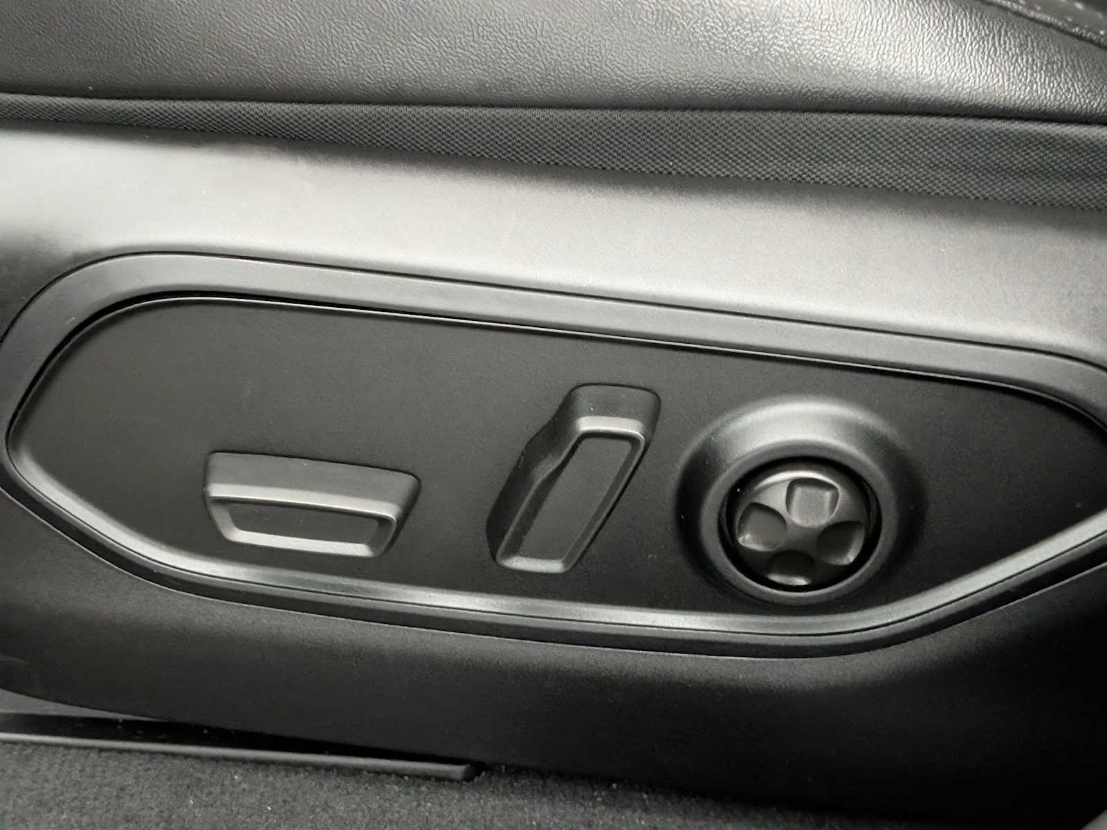 Thumbnail: 2023 Jeep Grand Cherokee - 17