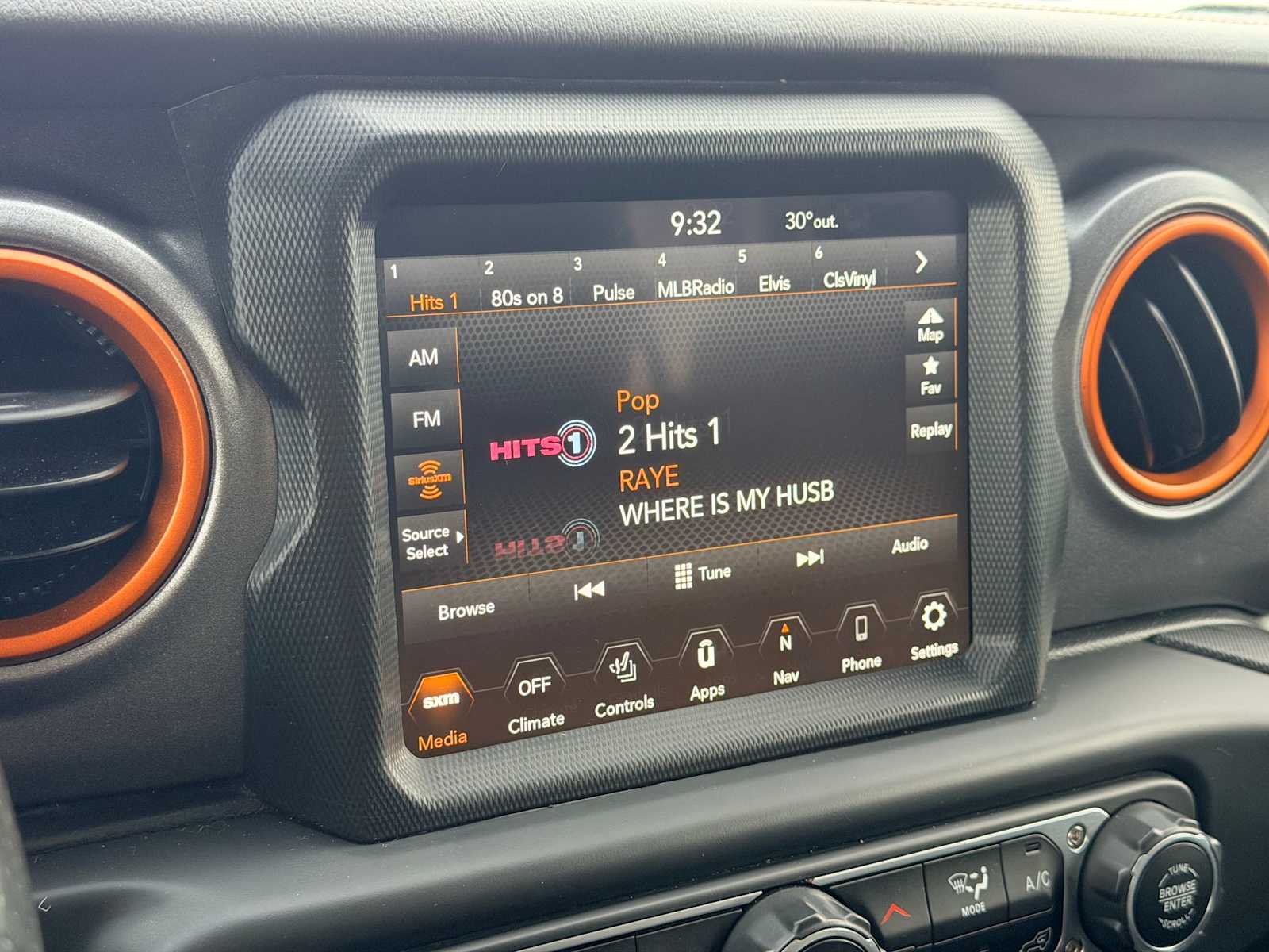 Thumbnail: 2022 Jeep Gladiator - 32