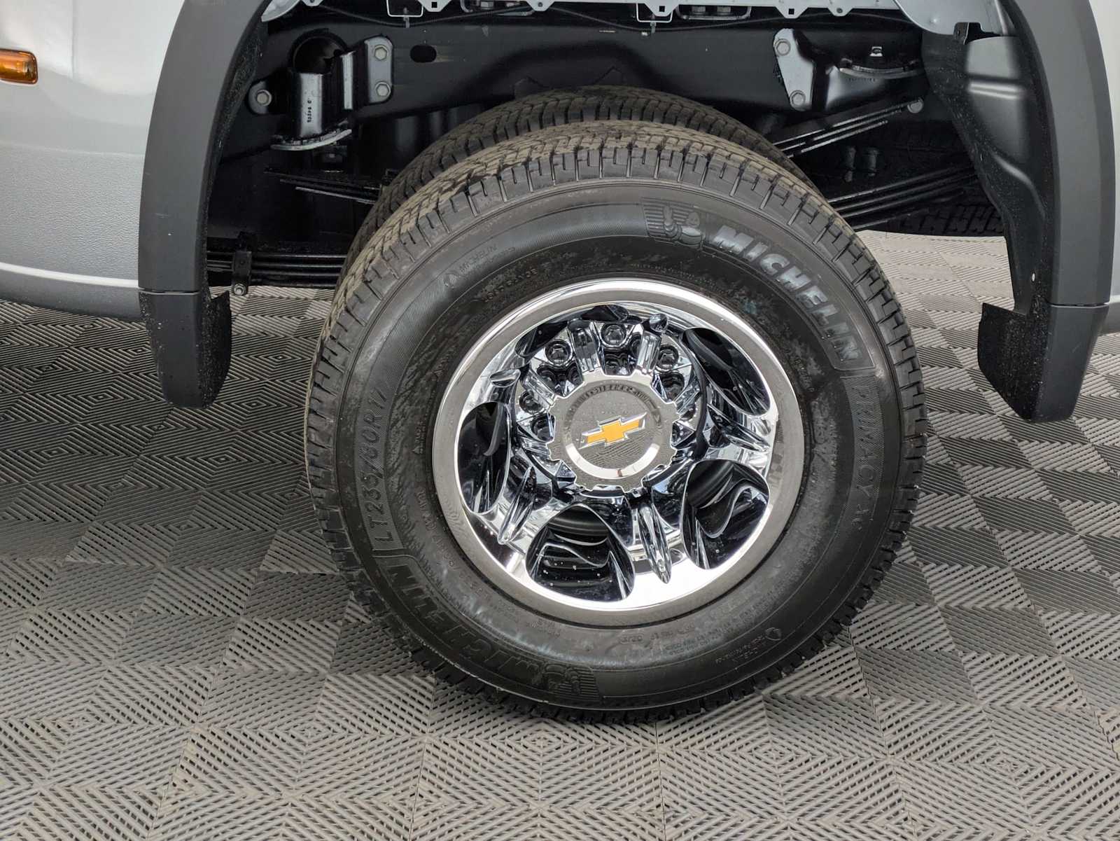 Thumbnail: 2026 Chevrolet Silverado 3500 - 17