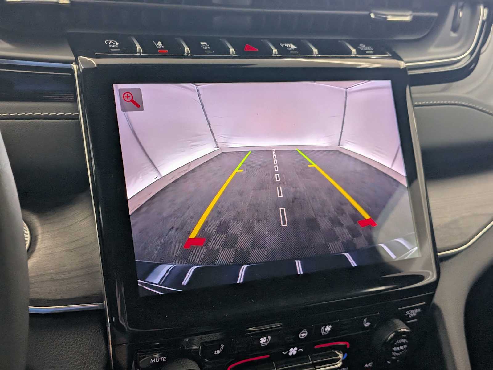 Thumbnail: 2024 Jeep Grand Cherokee L - 32