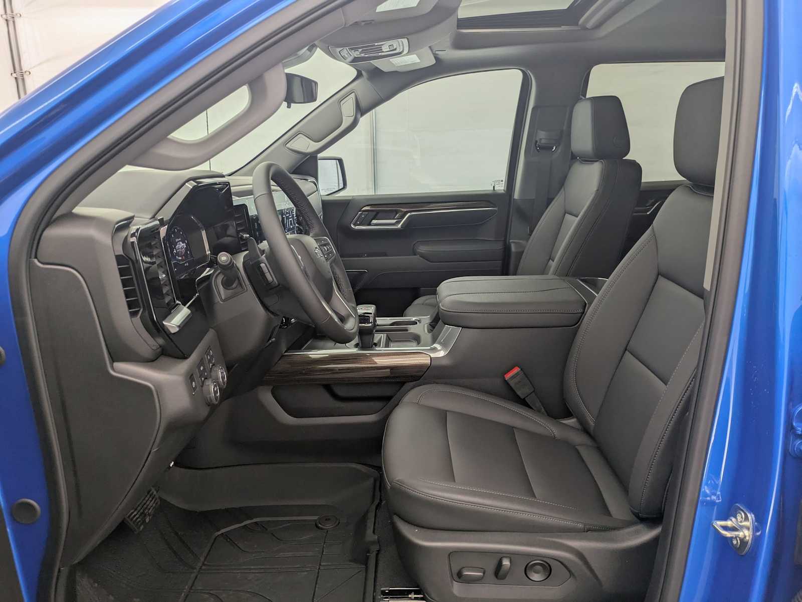 Thumbnail: 2025 Chevrolet Silverado 1500 - 19