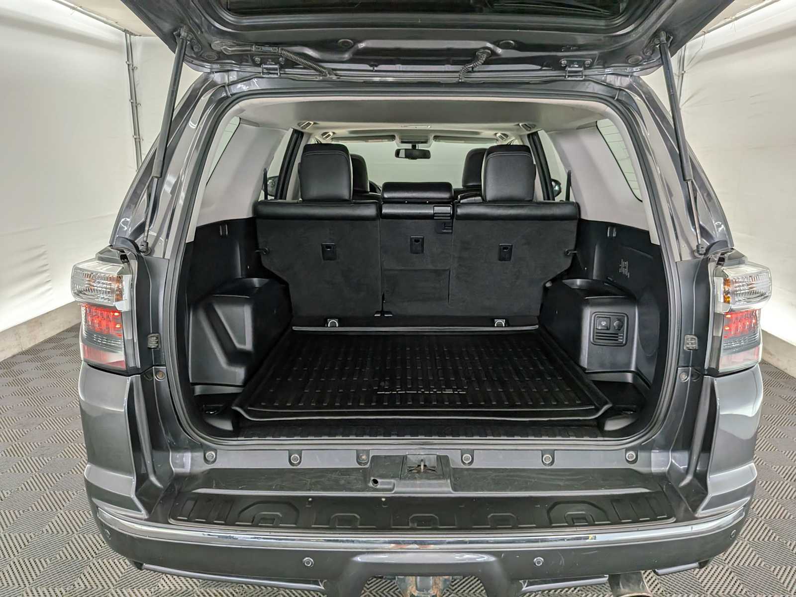 Thumbnail: 2016 Toyota 4Runner - 33