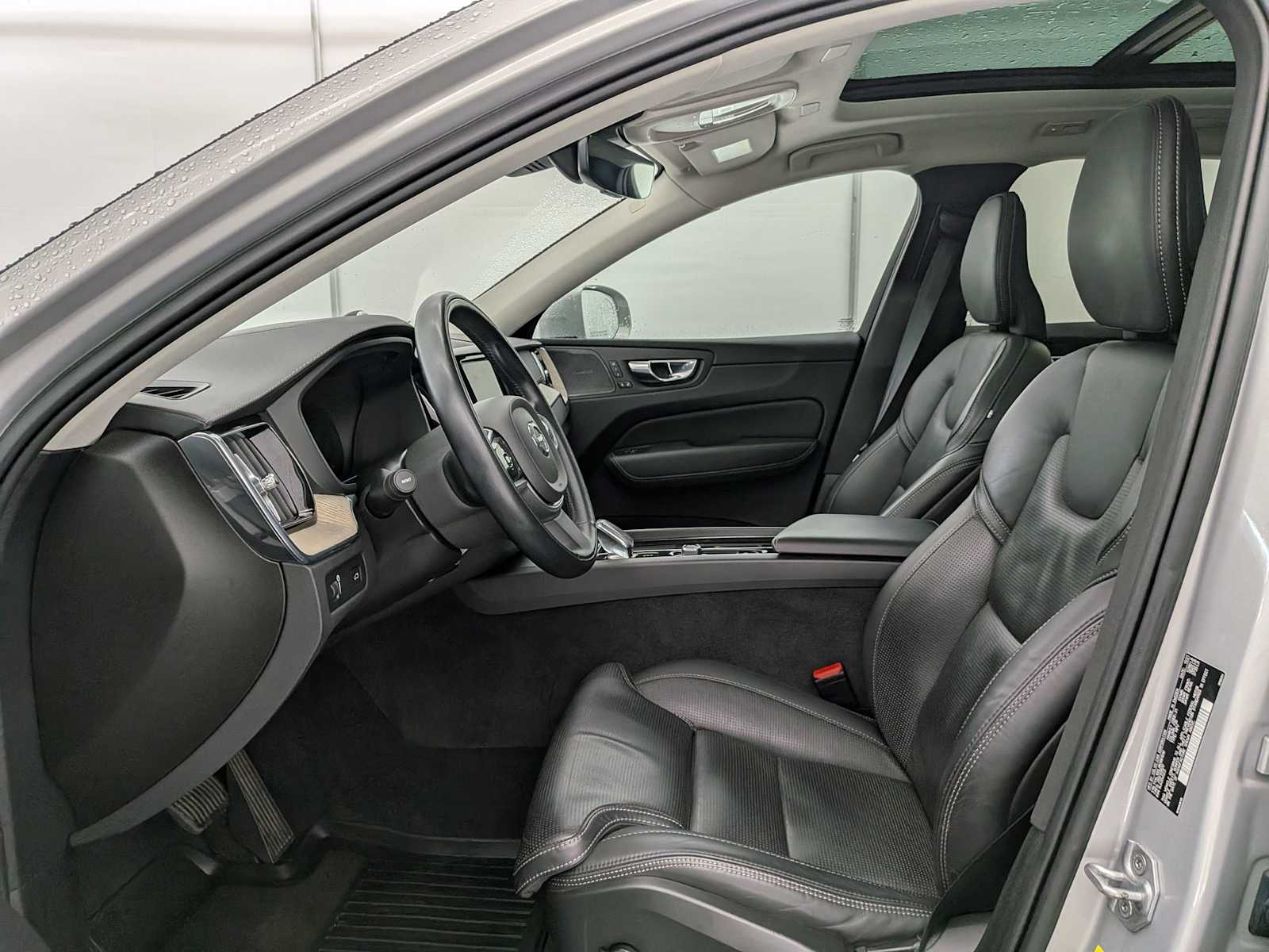 Thumbnail: 2022 Volvo XC60 - 17