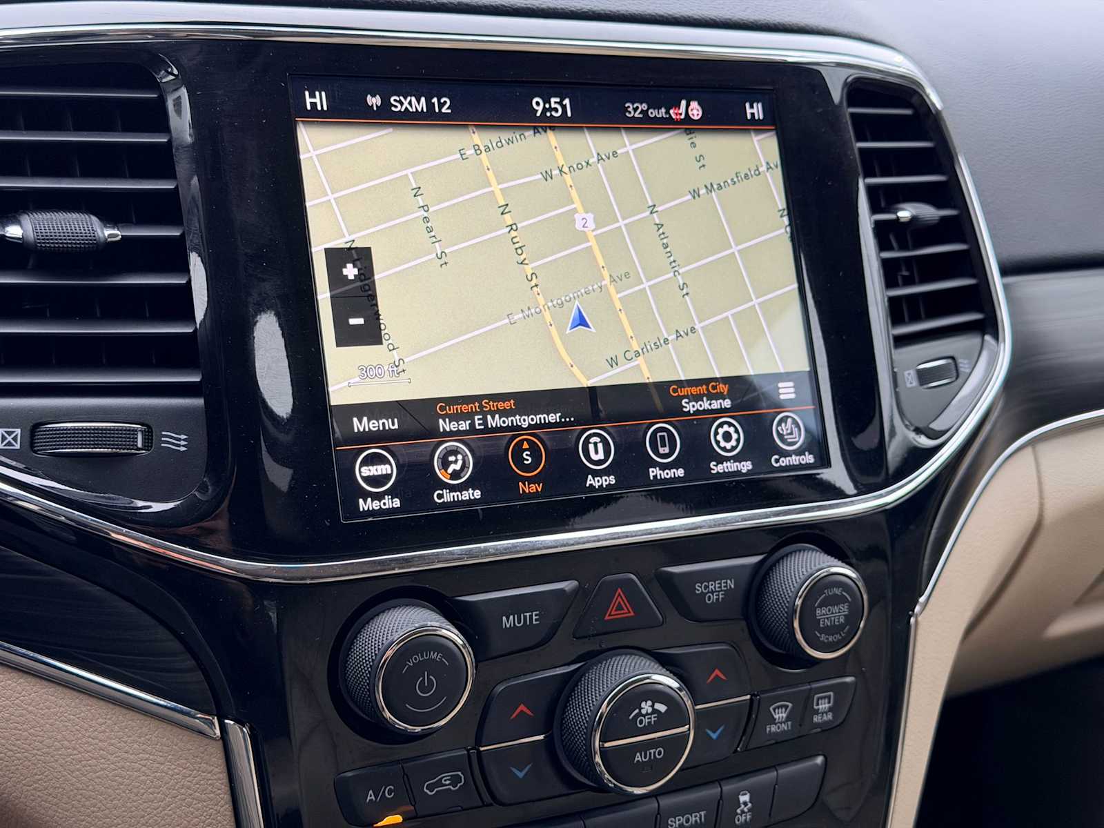 Thumbnail: 2021 Jeep Grand Cherokee - 29