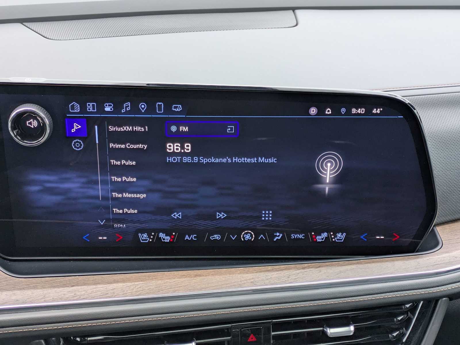 Thumbnail: 2025 Chevrolet Suburban - 29