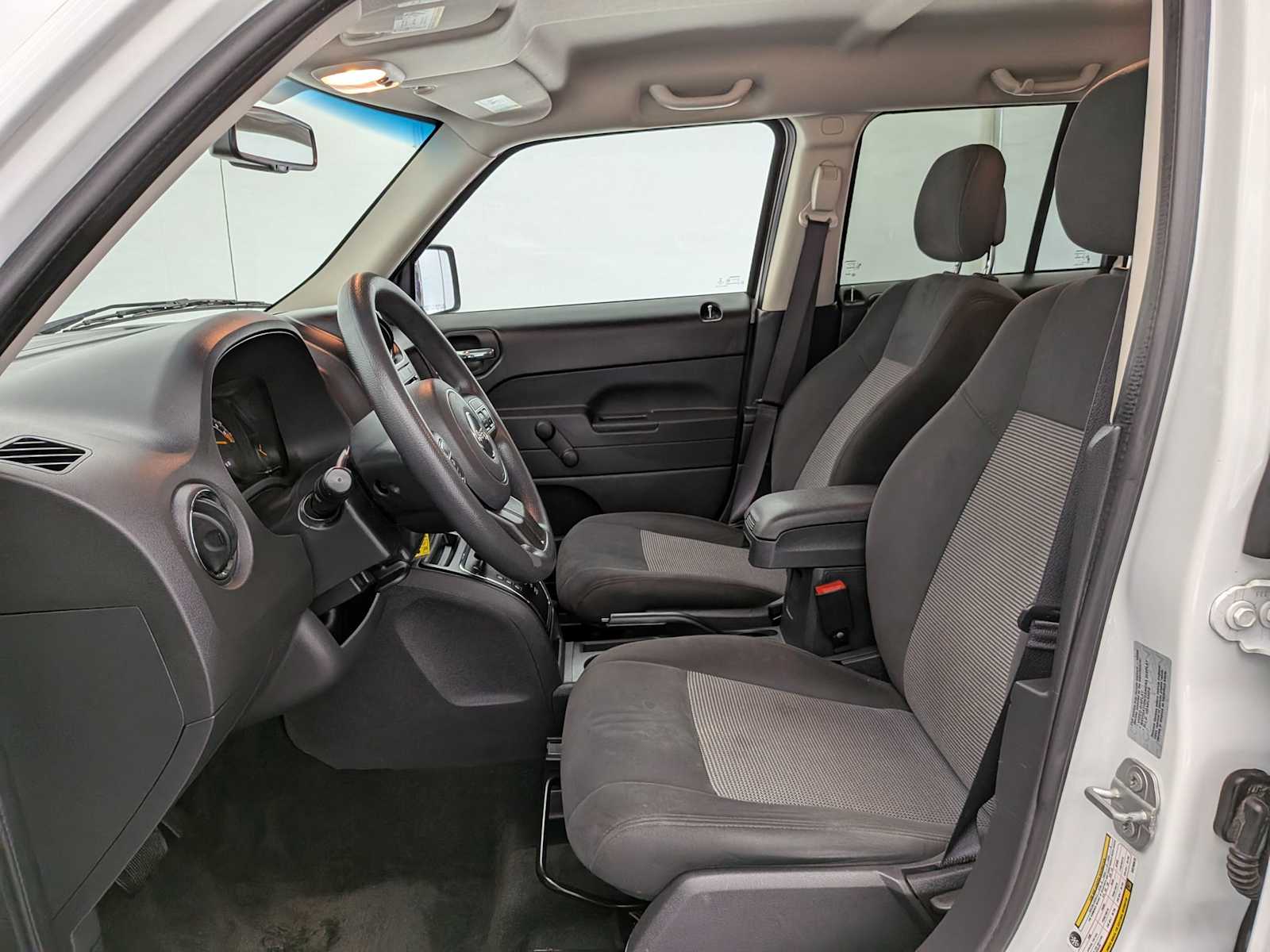 Thumbnail: 2016 Jeep Patriot - 16