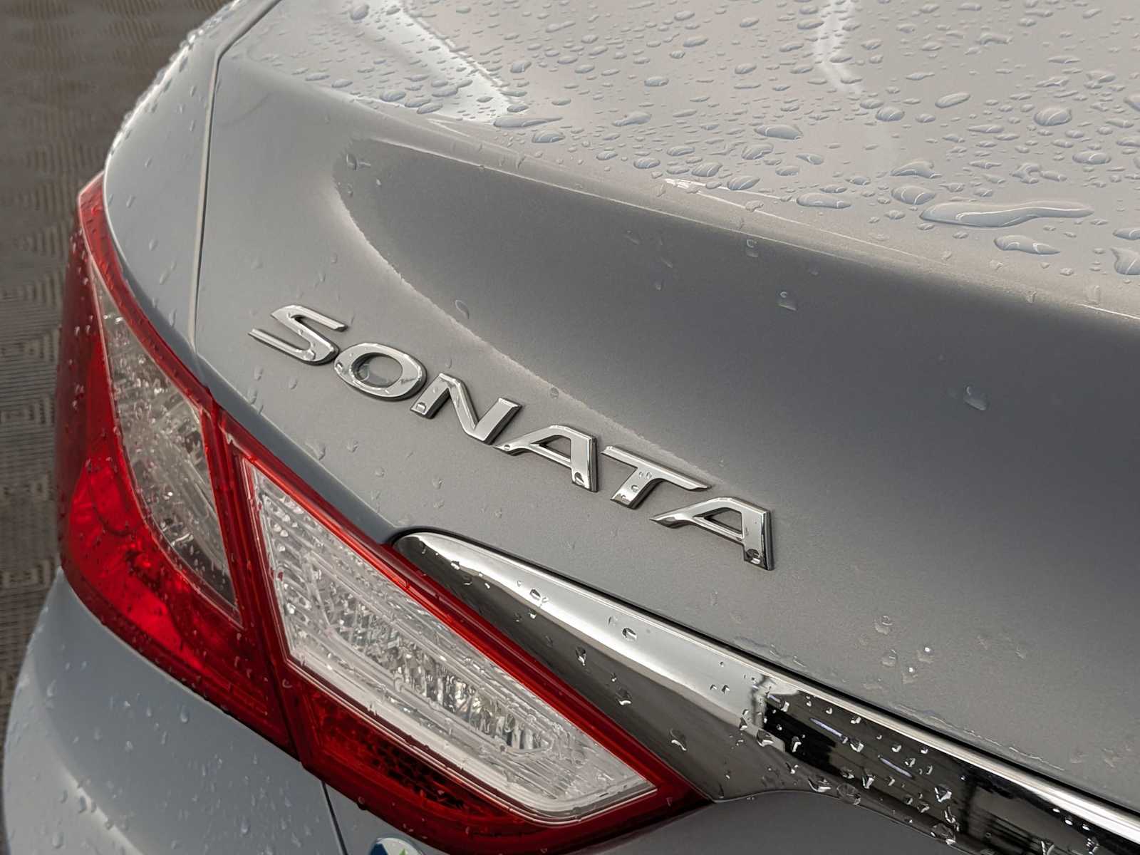 Thumbnail: 2011 Hyundai Sonata - 12