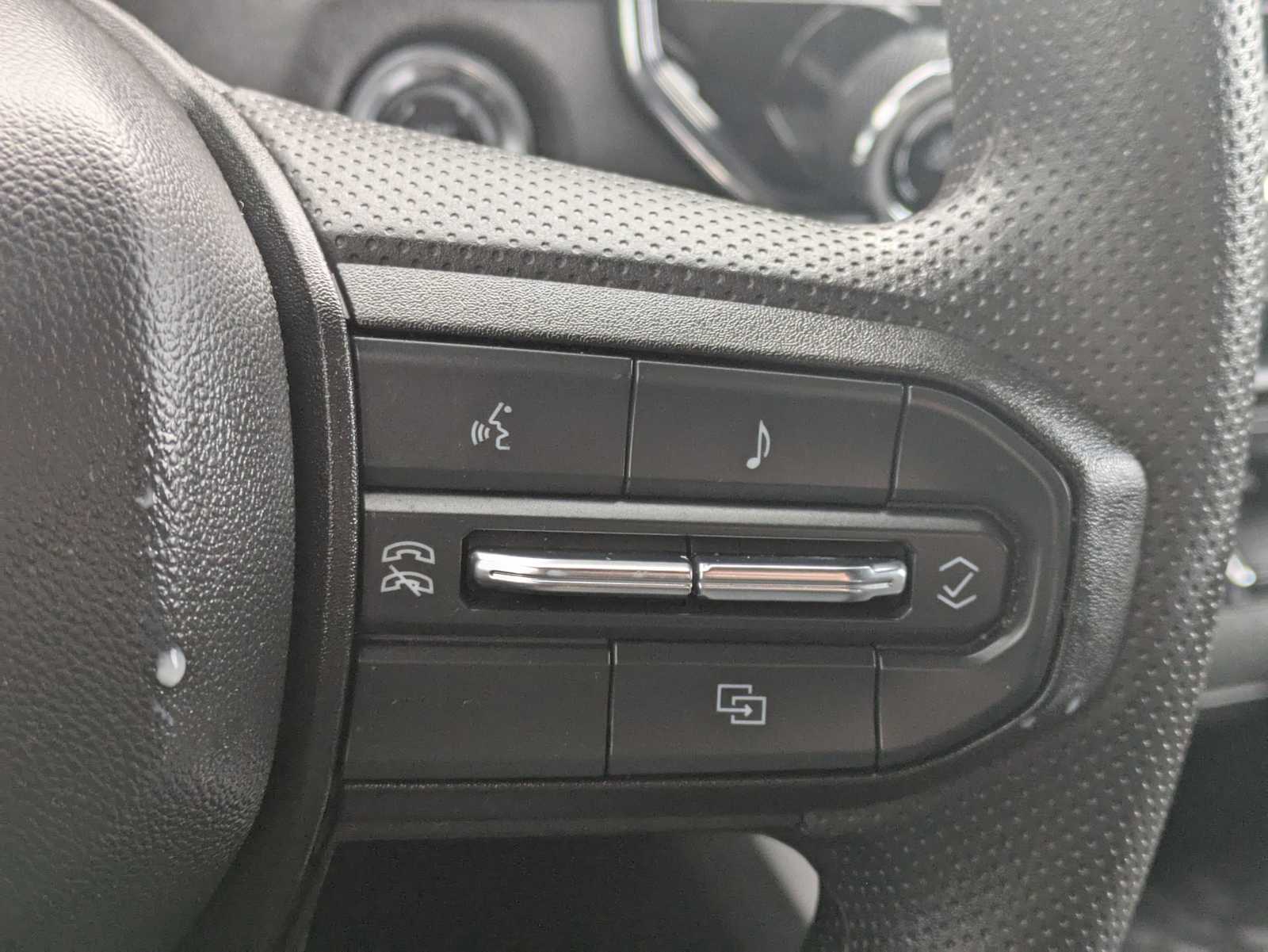 Thumbnail: 2024 Chevrolet Colorado - 23