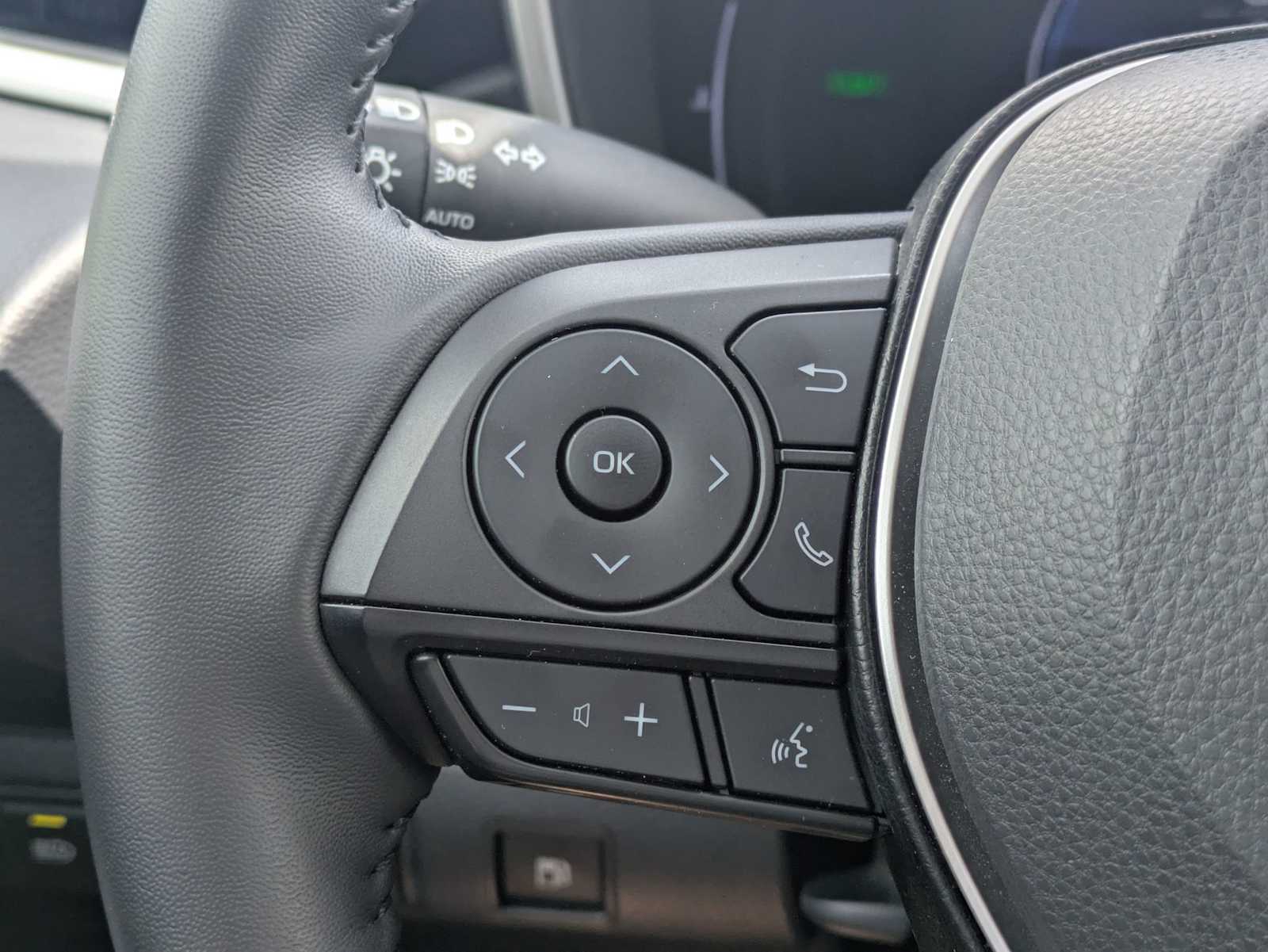 Thumbnail: 2025 Toyota Corolla - 25