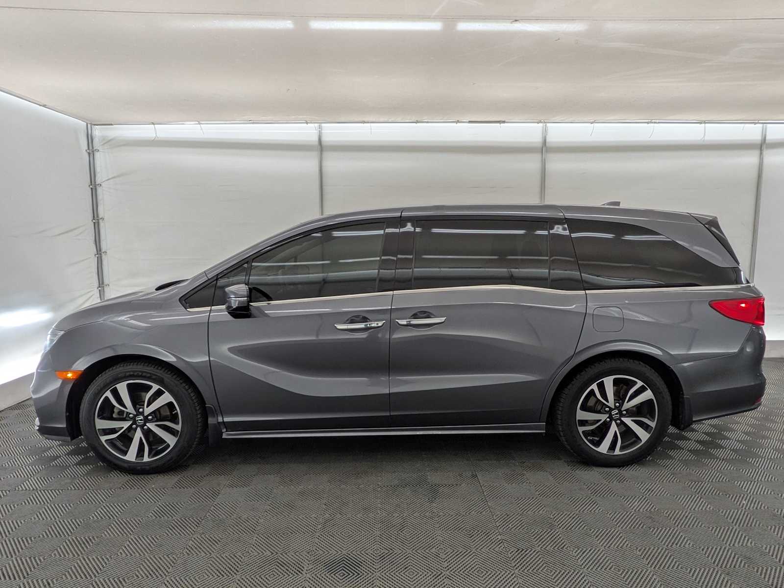 2020 Honda Odyssey Elite photo 2