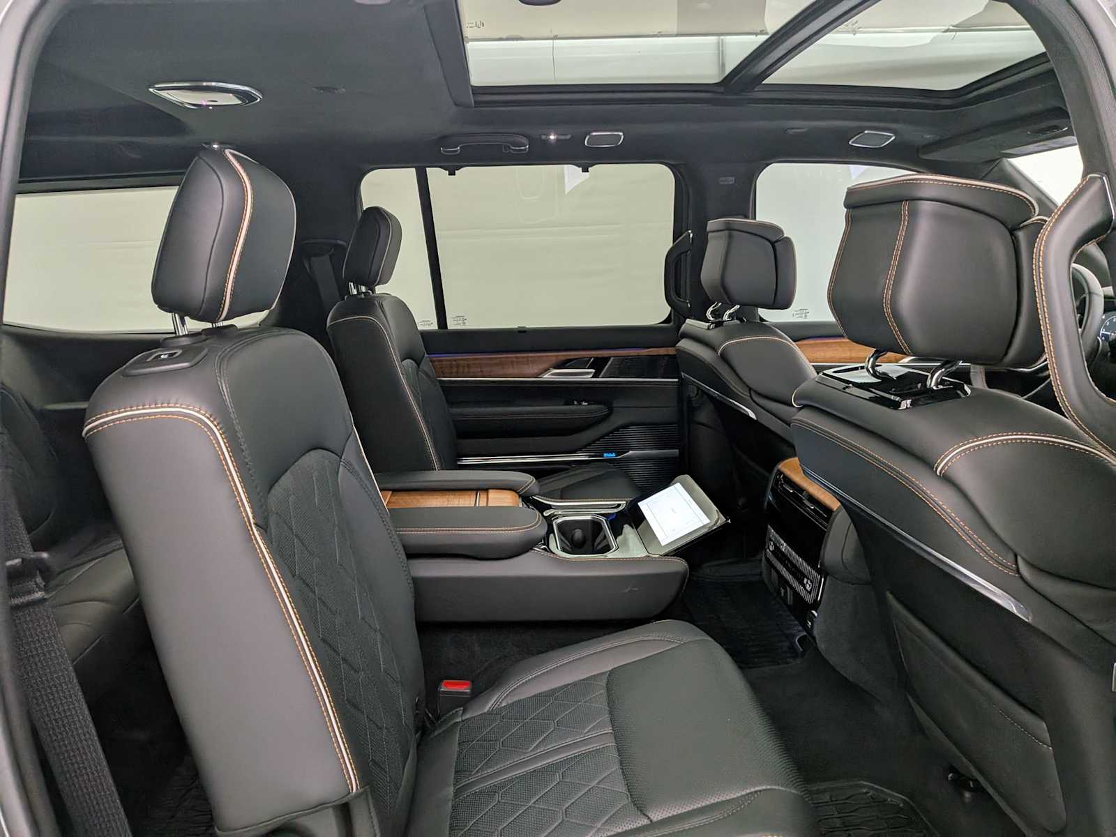 Thumbnail: 2024 Jeep Grand Wagoneer - 21