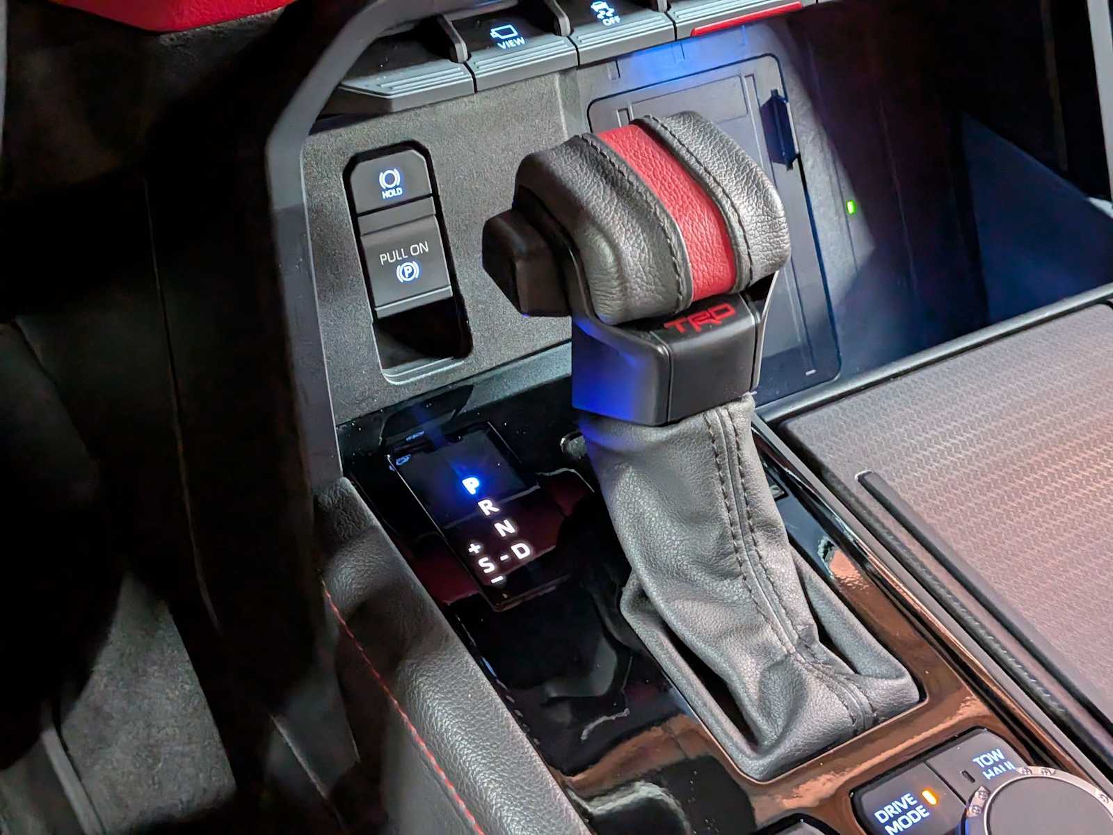 Thumbnail: 2024 Toyota Sequoia - 32