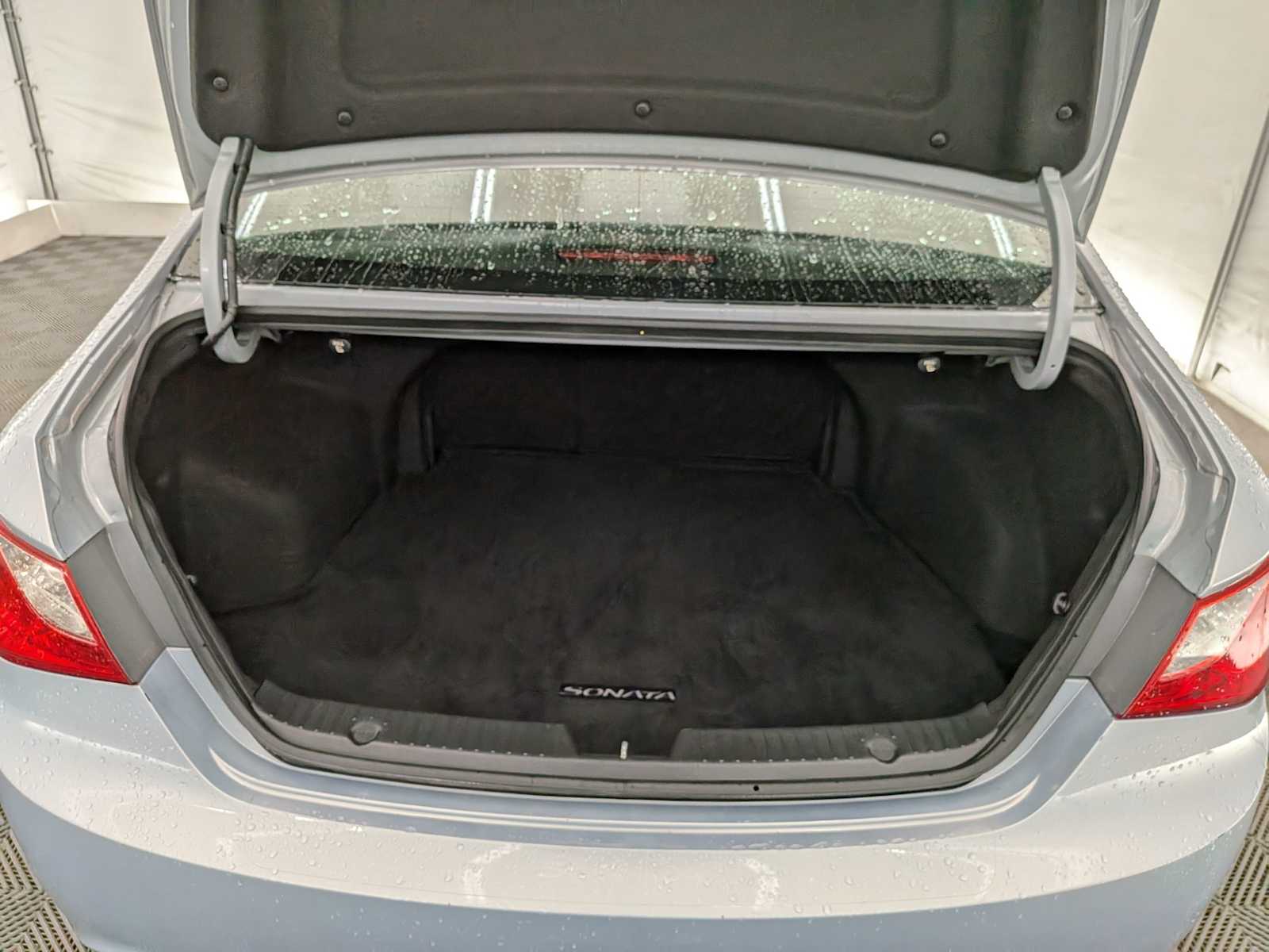 Thumbnail: 2011 Hyundai Sonata - 31