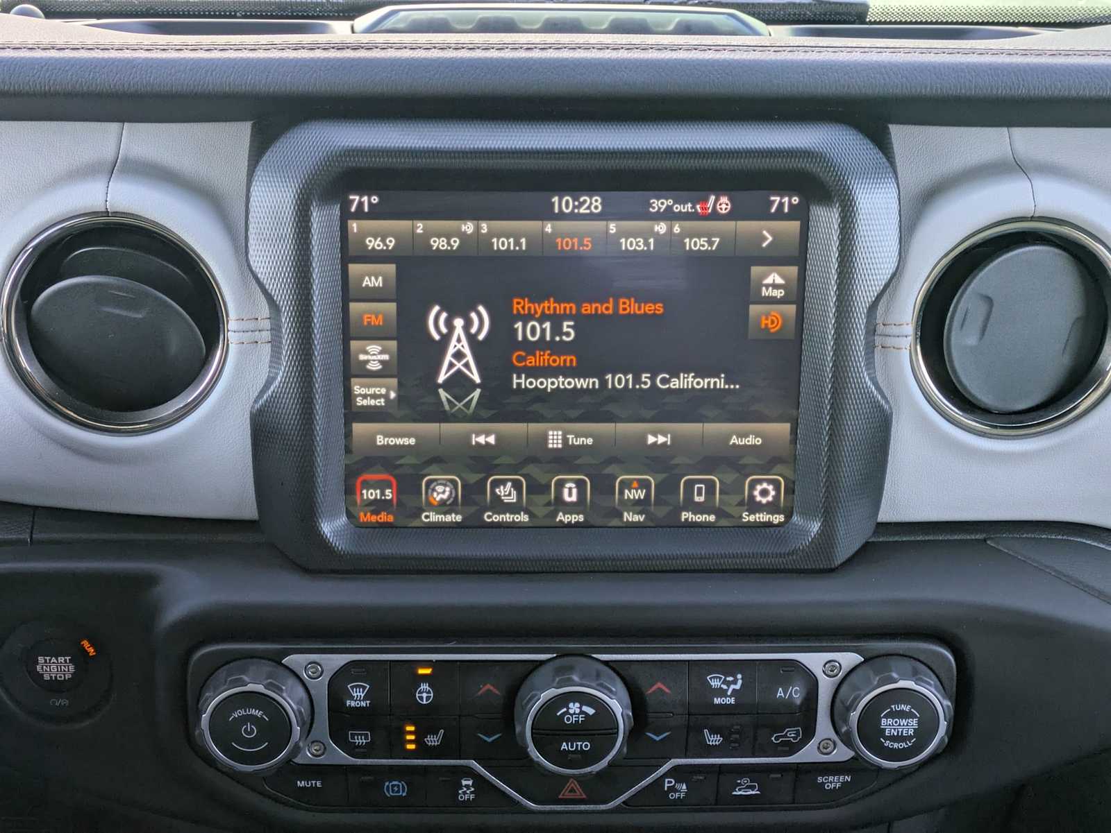 Thumbnail: 2023 Jeep Wrangler - 28