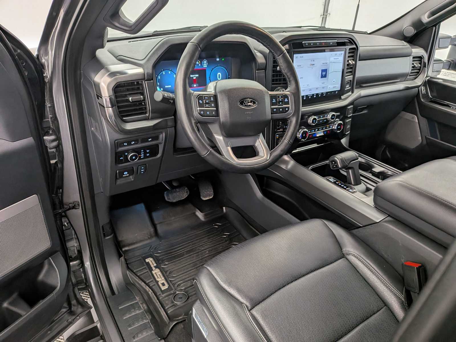 2024 Ford F-150 Lariat photo 2
