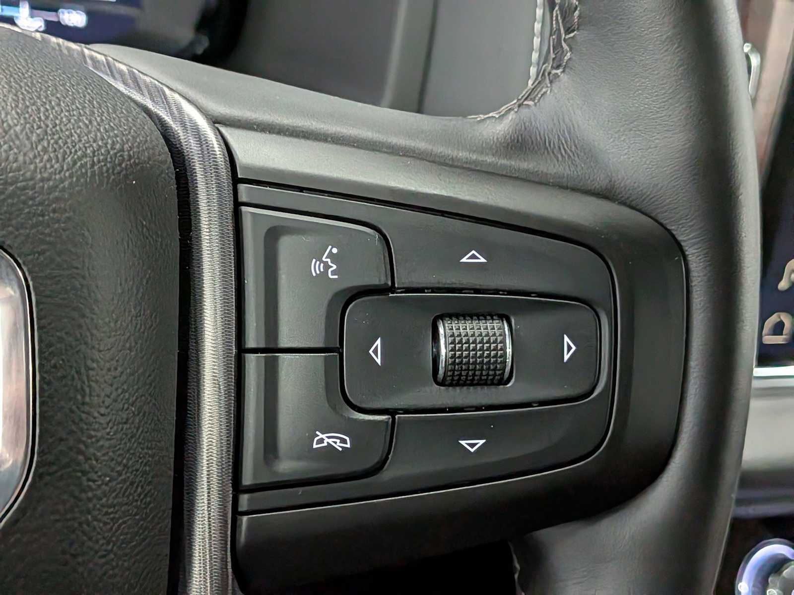 Thumbnail: 2023 GMC Yukon - 28