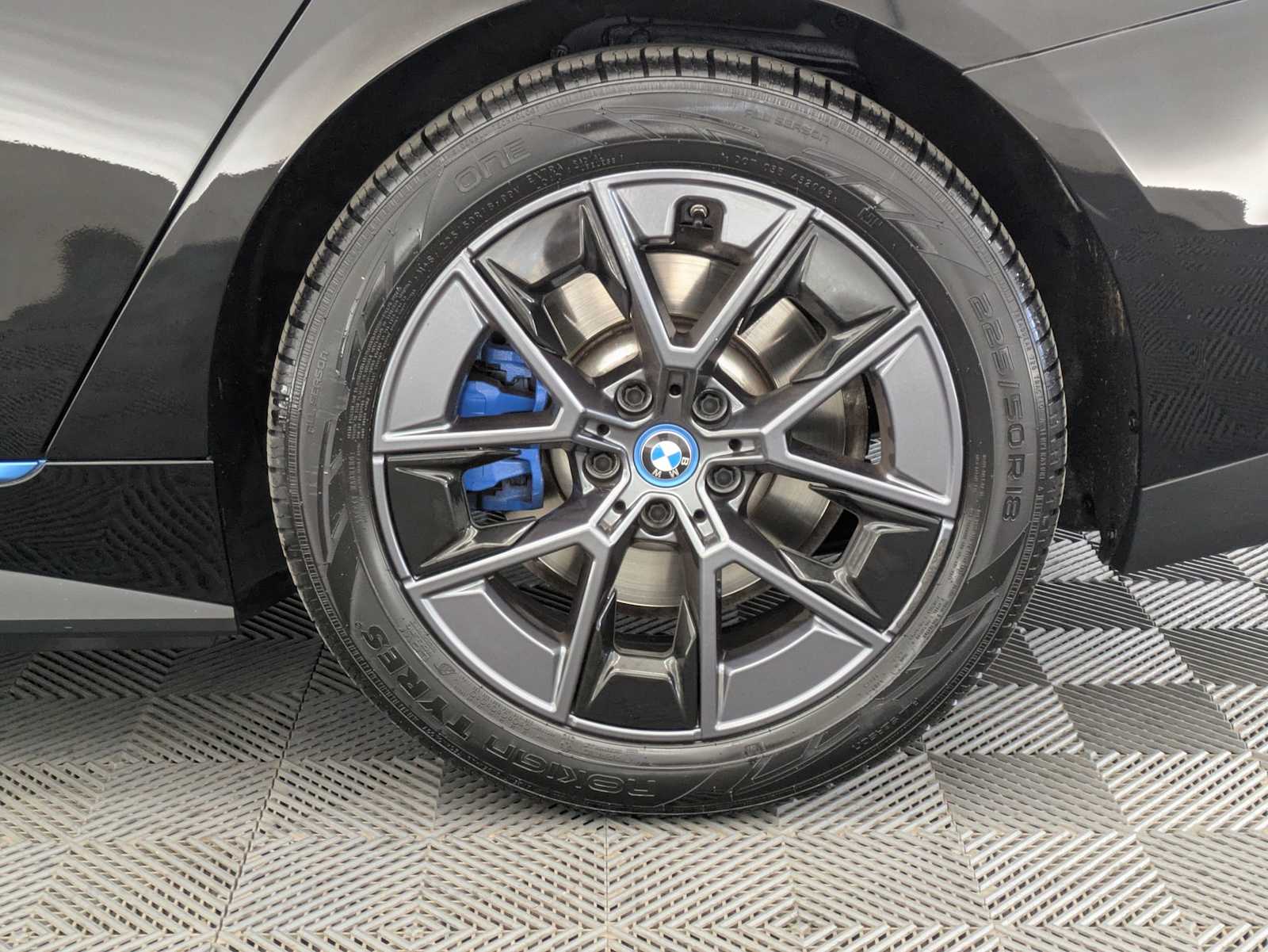 Thumbnail: 2022 BMW i4 - 14