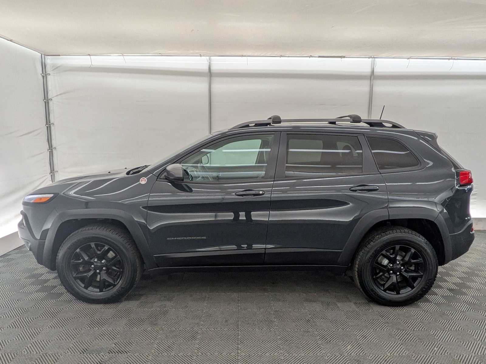 2018 Jeep Cherokee Trailhawk photo 2