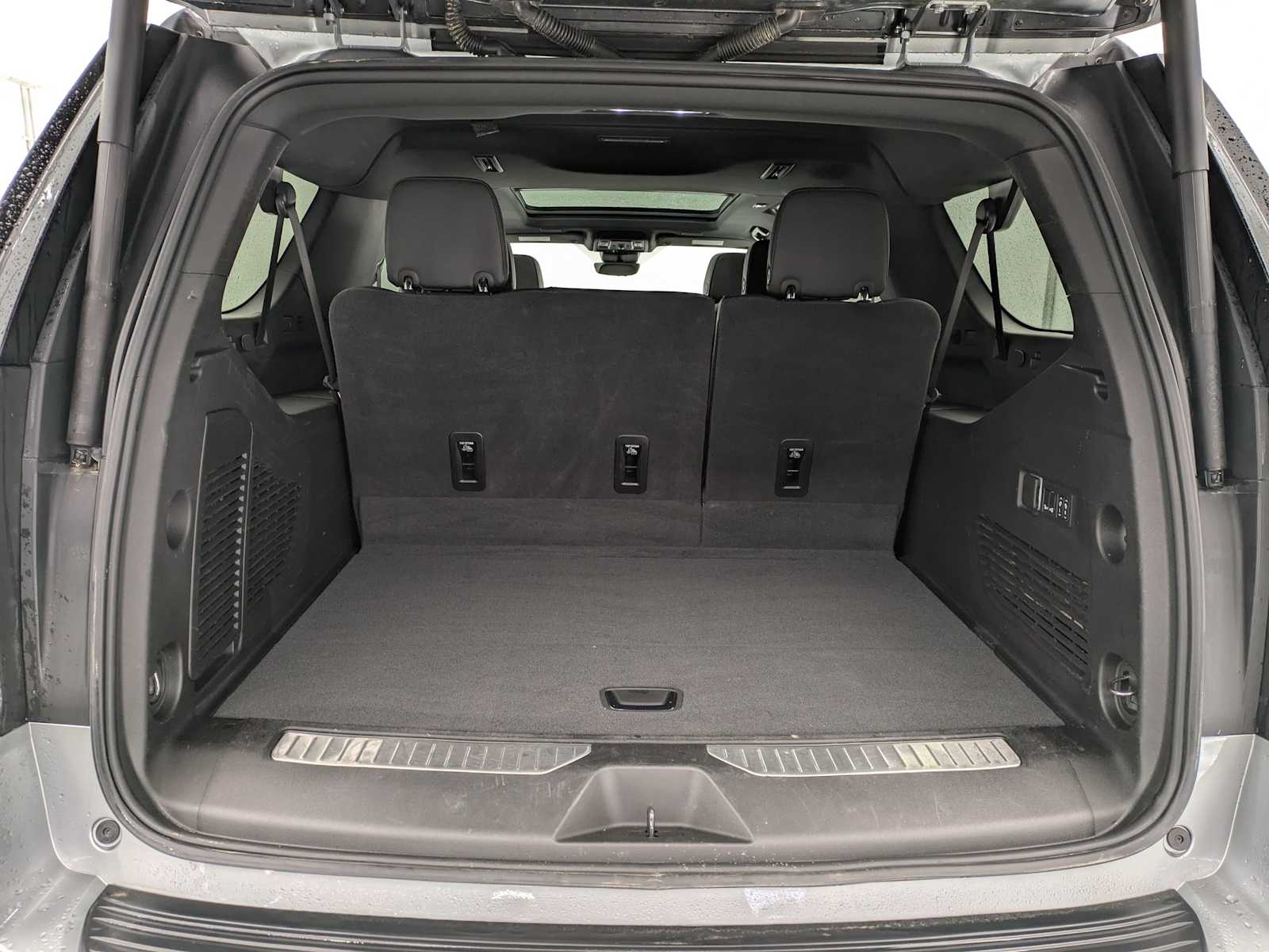 Thumbnail: 2025 Chevrolet Suburban - 34