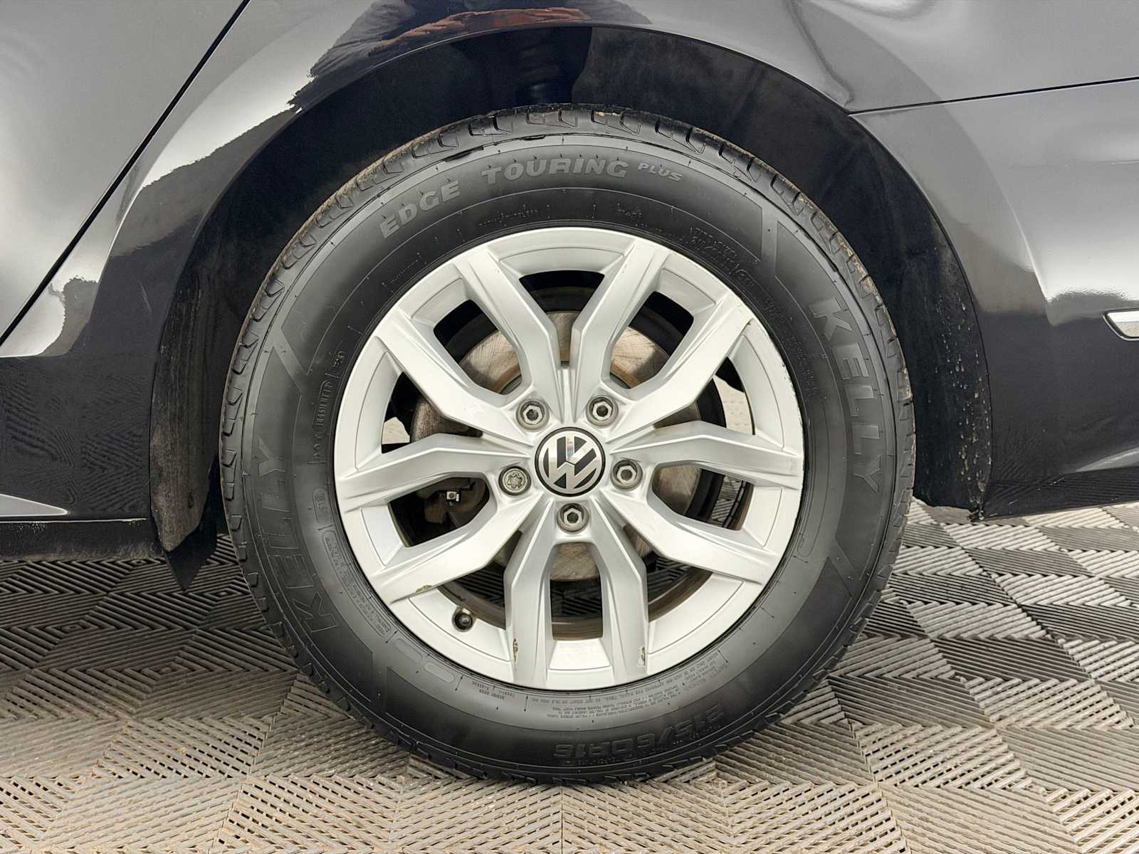 Thumbnail: 2017 Volkswagen Passat - 14