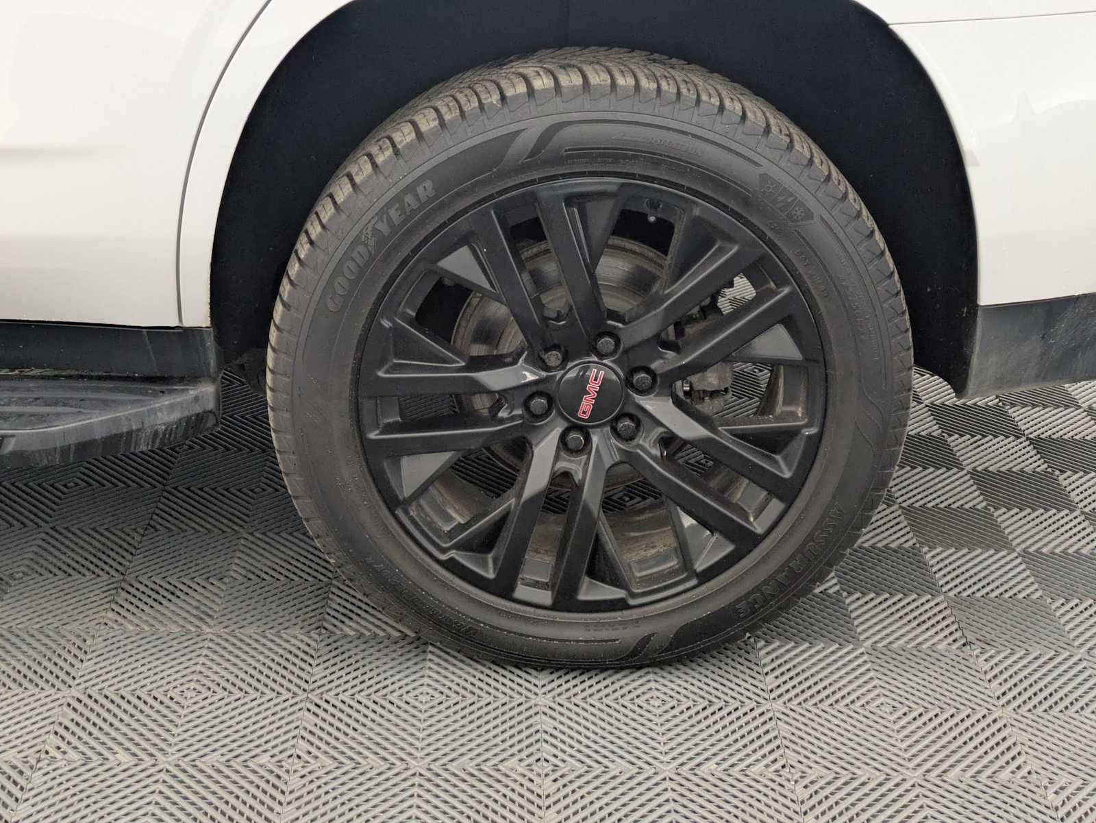 Thumbnail: 2023 GMC Yukon - 16