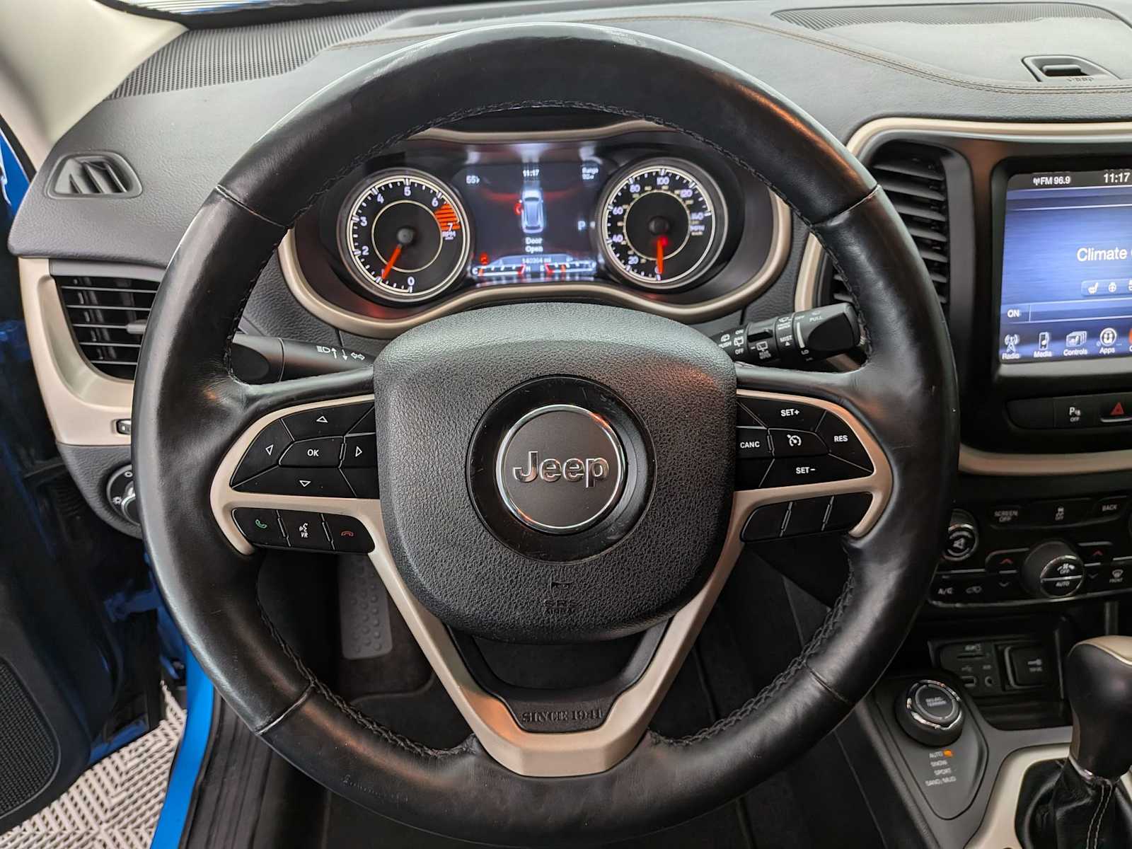 Thumbnail: 2018 Jeep Cherokee - 23